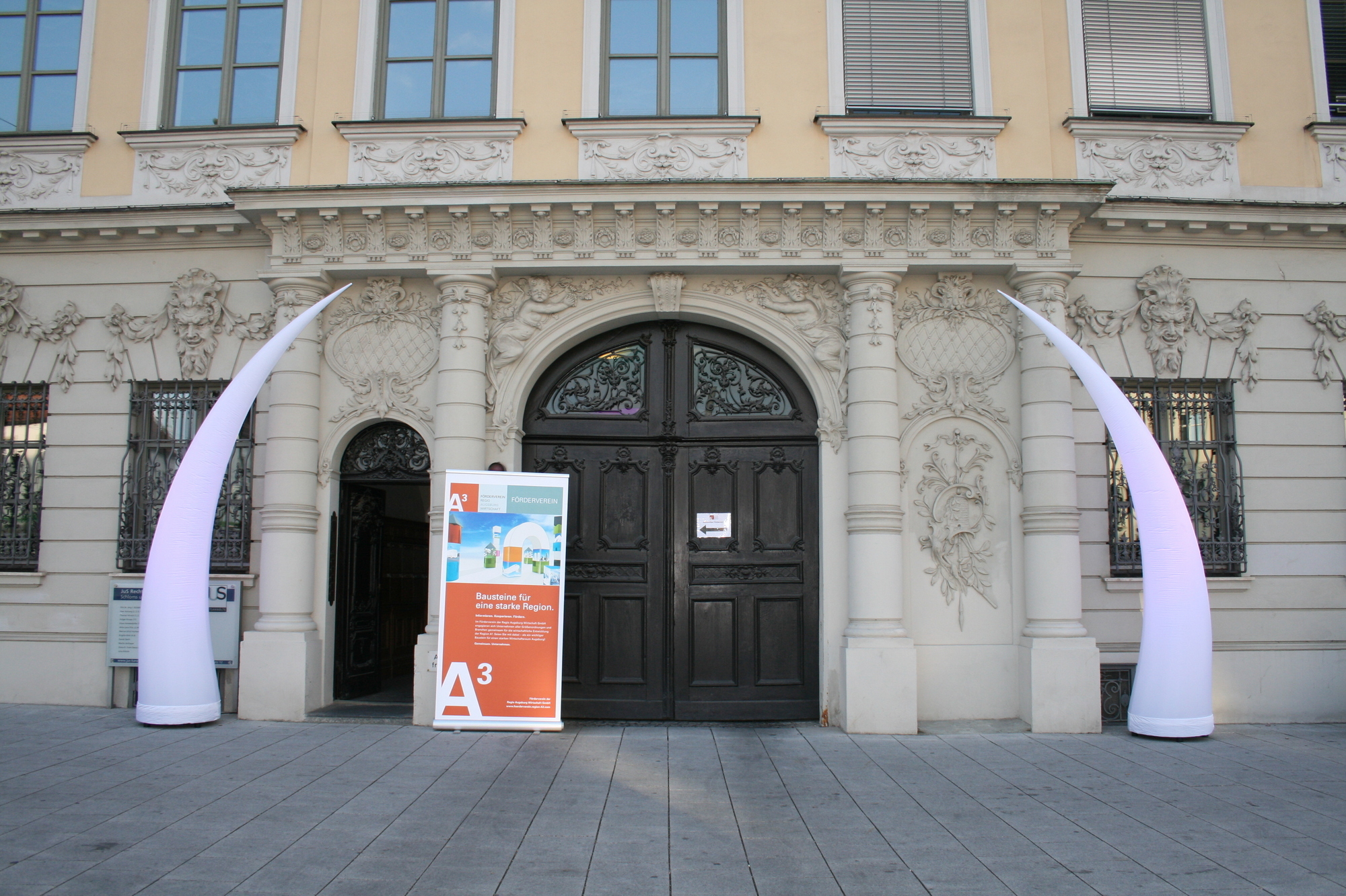 250 Gäste feiern beim A³ Sommerfest im Martini-Palais. Foto: B4B SCHWABEN