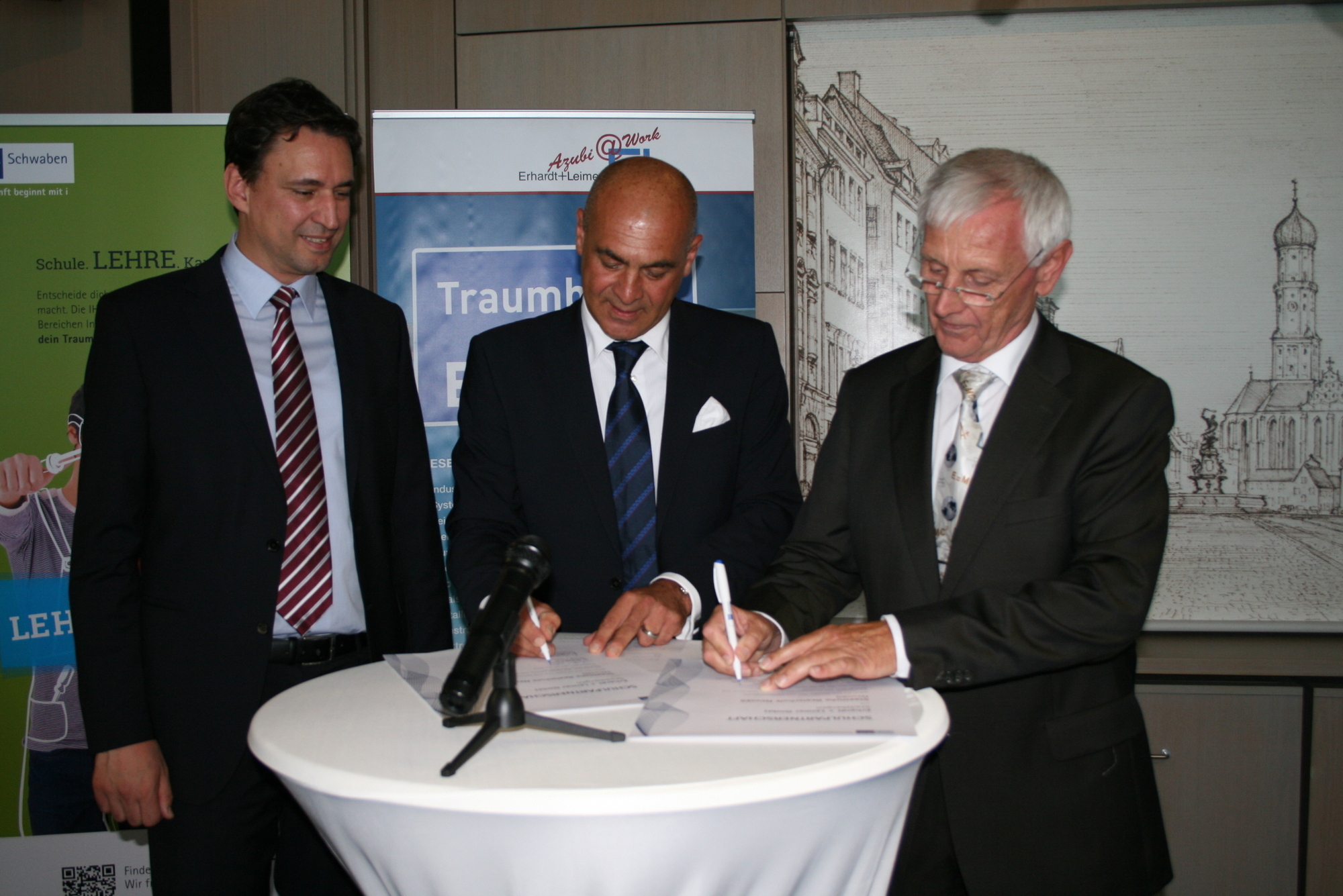 Erhardt+Leimer und der Realschule Neusäß arbeiten seit 20 Jahren zusammen. Foto: E+L