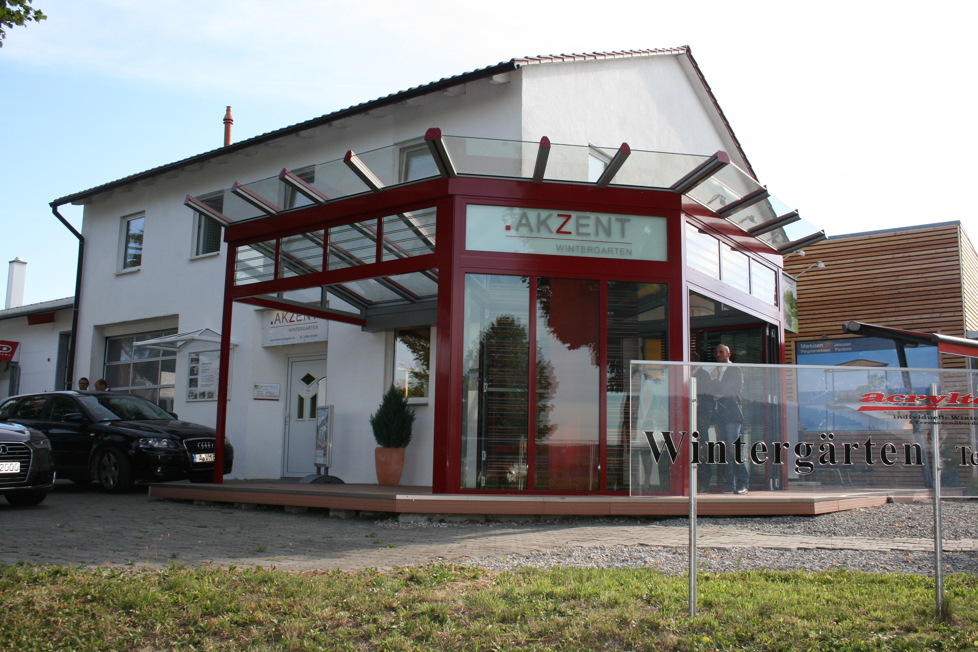 Am 4. August 2015 besuchten Landrat Martin Sailer und Horgaus Bgm. Thomas Hafner AKZENT-Wintergarten. Foto: B4B SCHWABEN