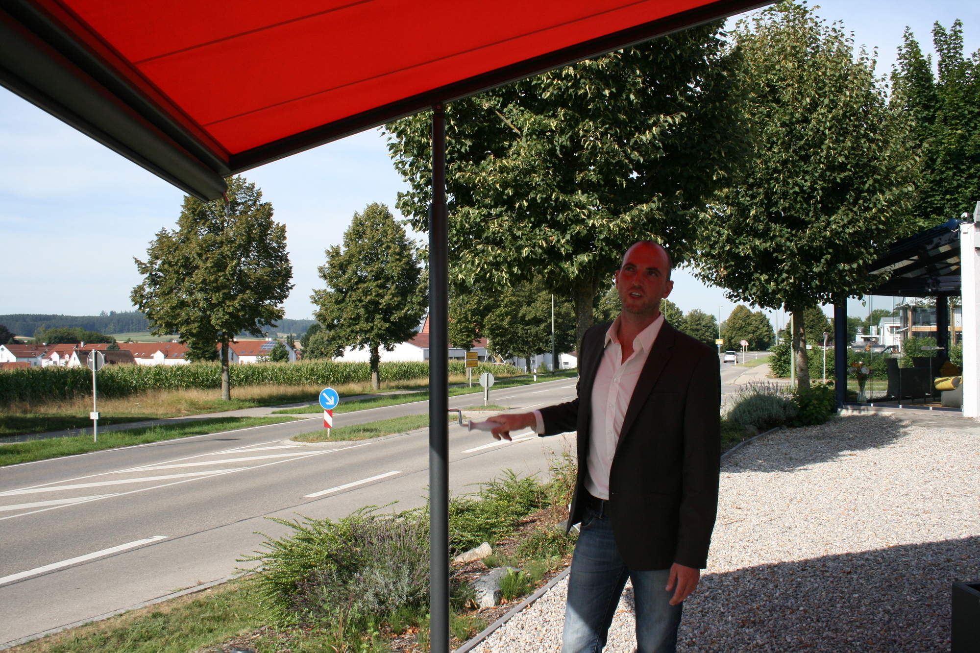 Am 4. August 2015 besuchten Landrat Martin Sailer und Horgaus Bgm. Thomas Hafner AKZENT-Wintergarten. Foto: B4B SCHWABEN