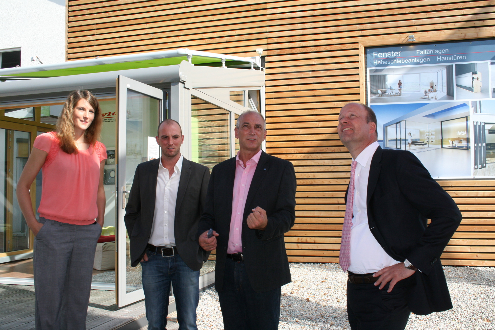 Am 4. August 2015 besuchten Landrat Martin Sailer und Horgaus Bgm. Thomas Hafner AKZENT-Wintergarten. Foto: B4B SCHWABEN
