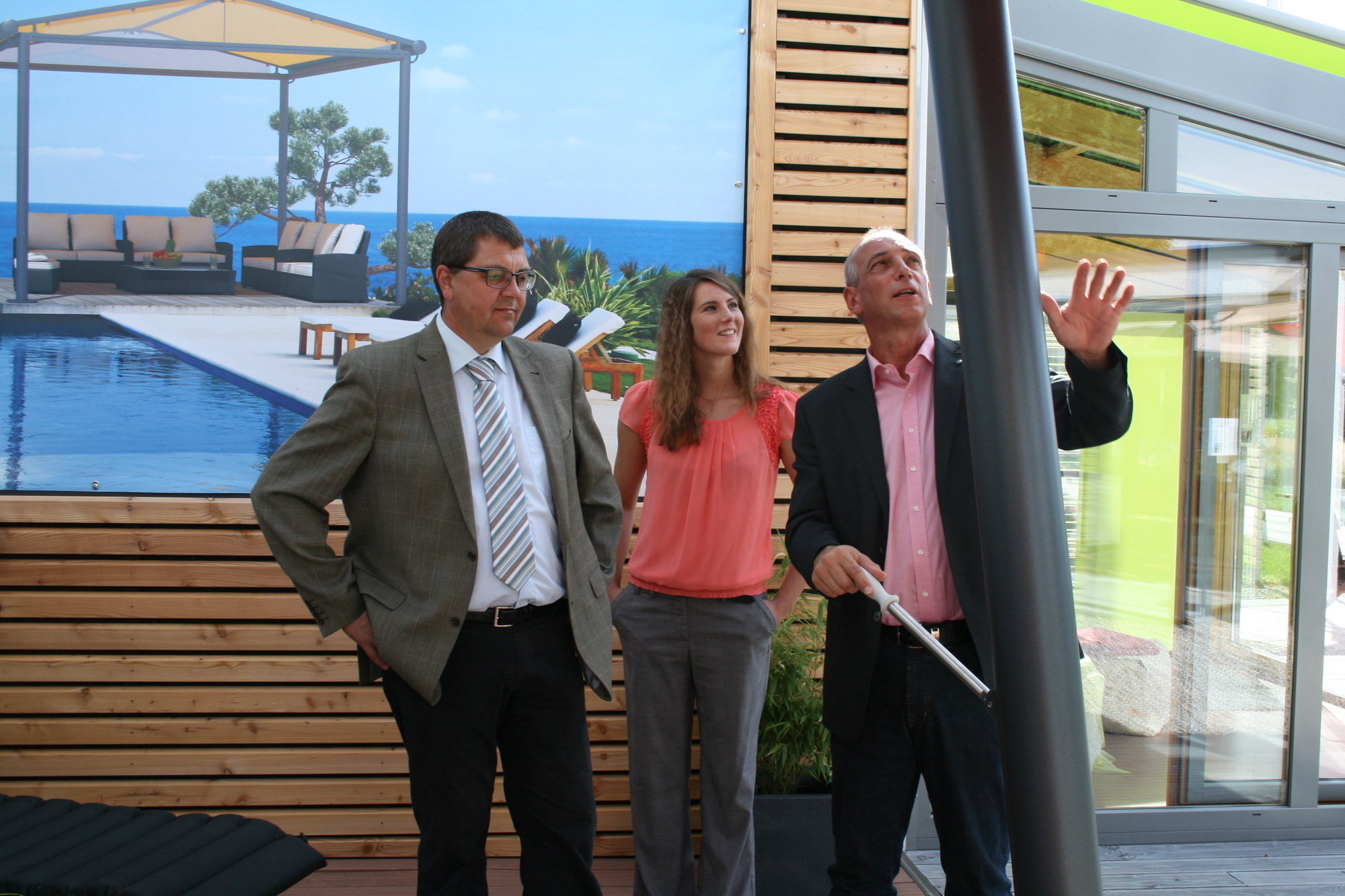 Am 4. August 2015 besuchten Landrat Martin Sailer und Horgaus Bgm. Thomas Hafner AKZENT-Wintergarten. Foto: B4B SCHWABEN