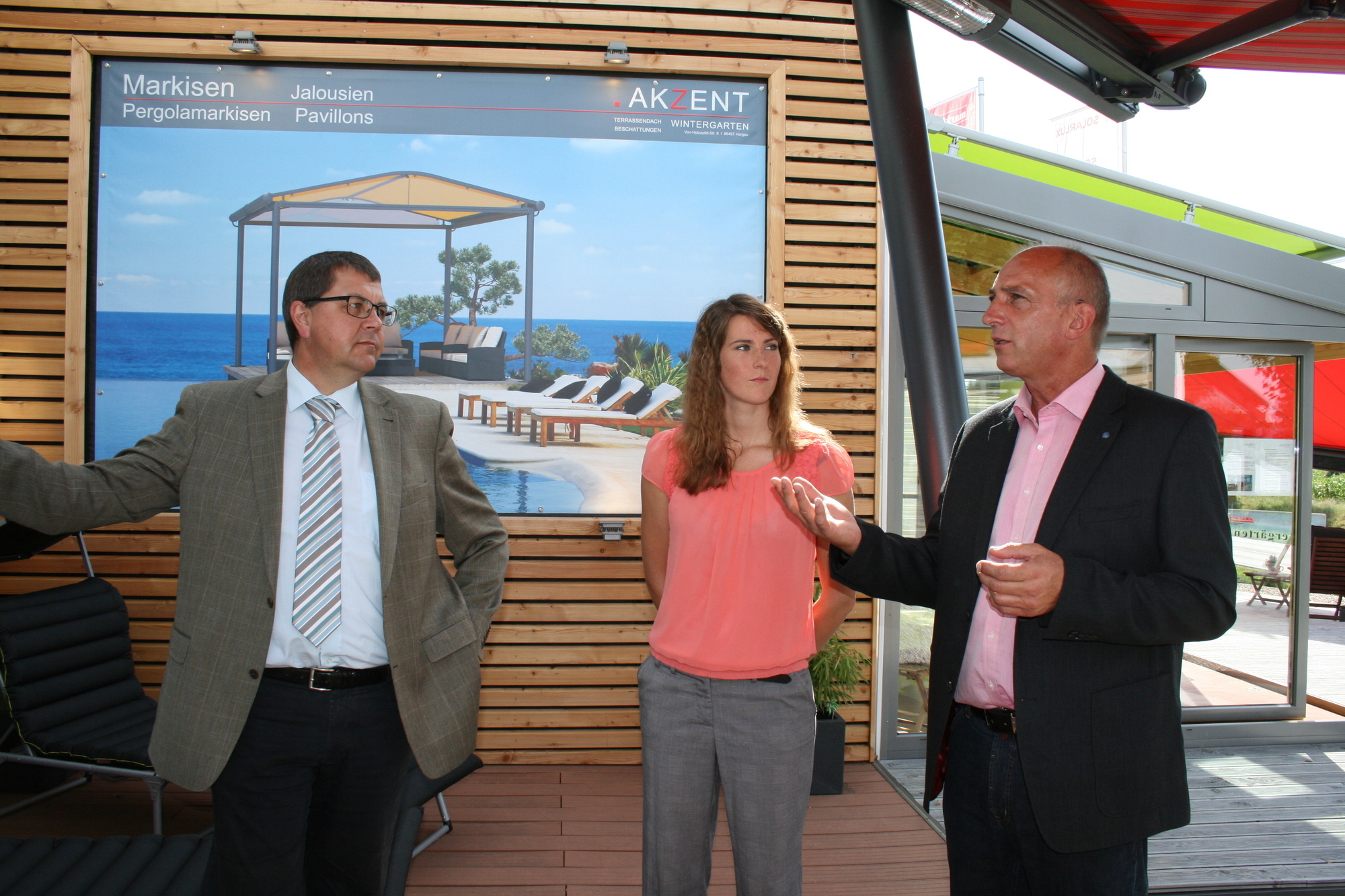 Am 4. August 2015 besuchten Landrat Martin Sailer und Horgaus Bgm. Thomas Hafner AKZENT-Wintergarten. Foto: B4B SCHWABEN