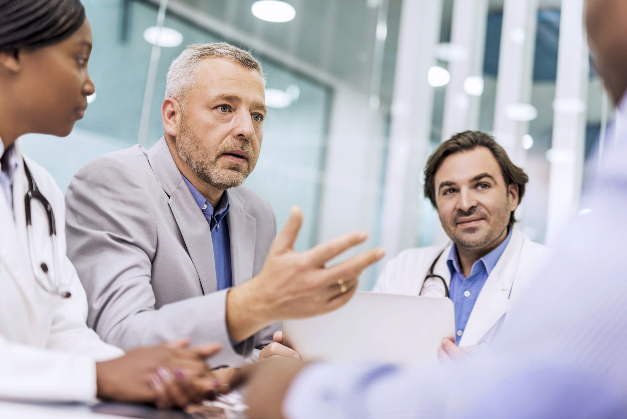 SYMBOLBILD: Diskussion über das geplante Krankenhausstrukturgesetz in Kempten. Foto: BraunS / iStock / thinkstock