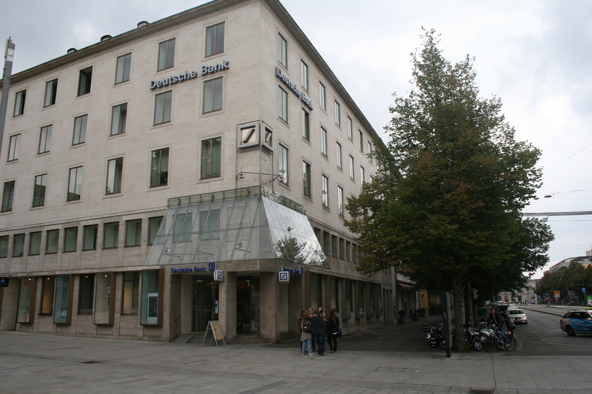 Die Filiale der Deutschen Bank in der Fuggerstraße, Augsburg. Foto: B4B SCHWABEN