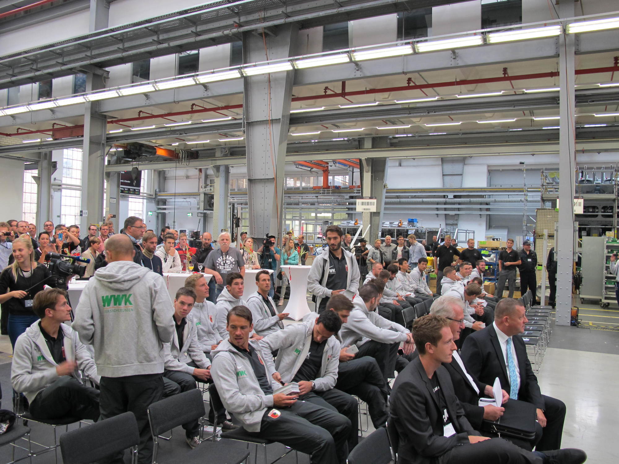 MAN stellt Mannschaftsbus für den FCA. Foto: B4B SCHWABEN