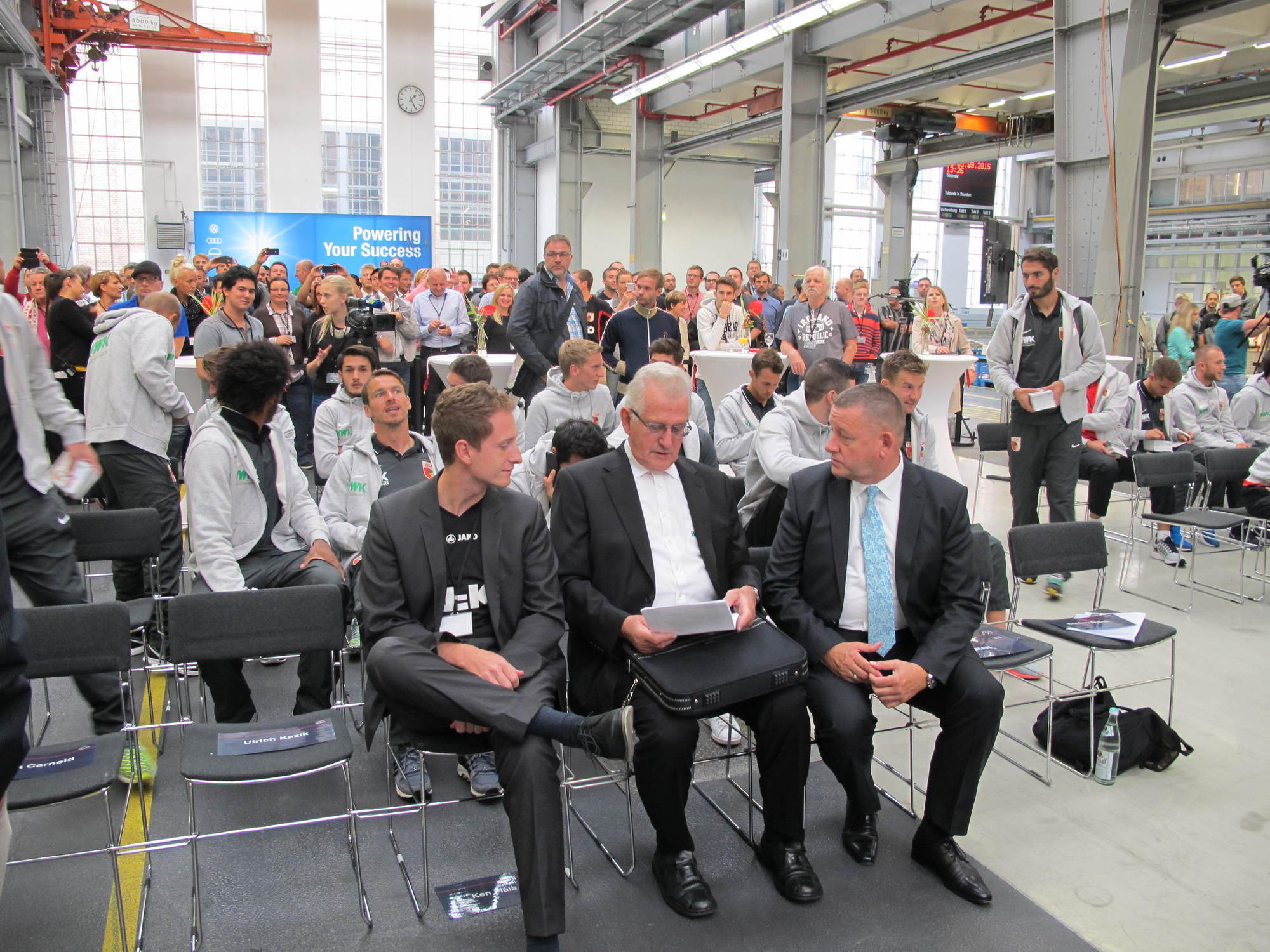 MAN stellt Mannschaftsbus für den FCA. Foto: B4B SCHWABEN