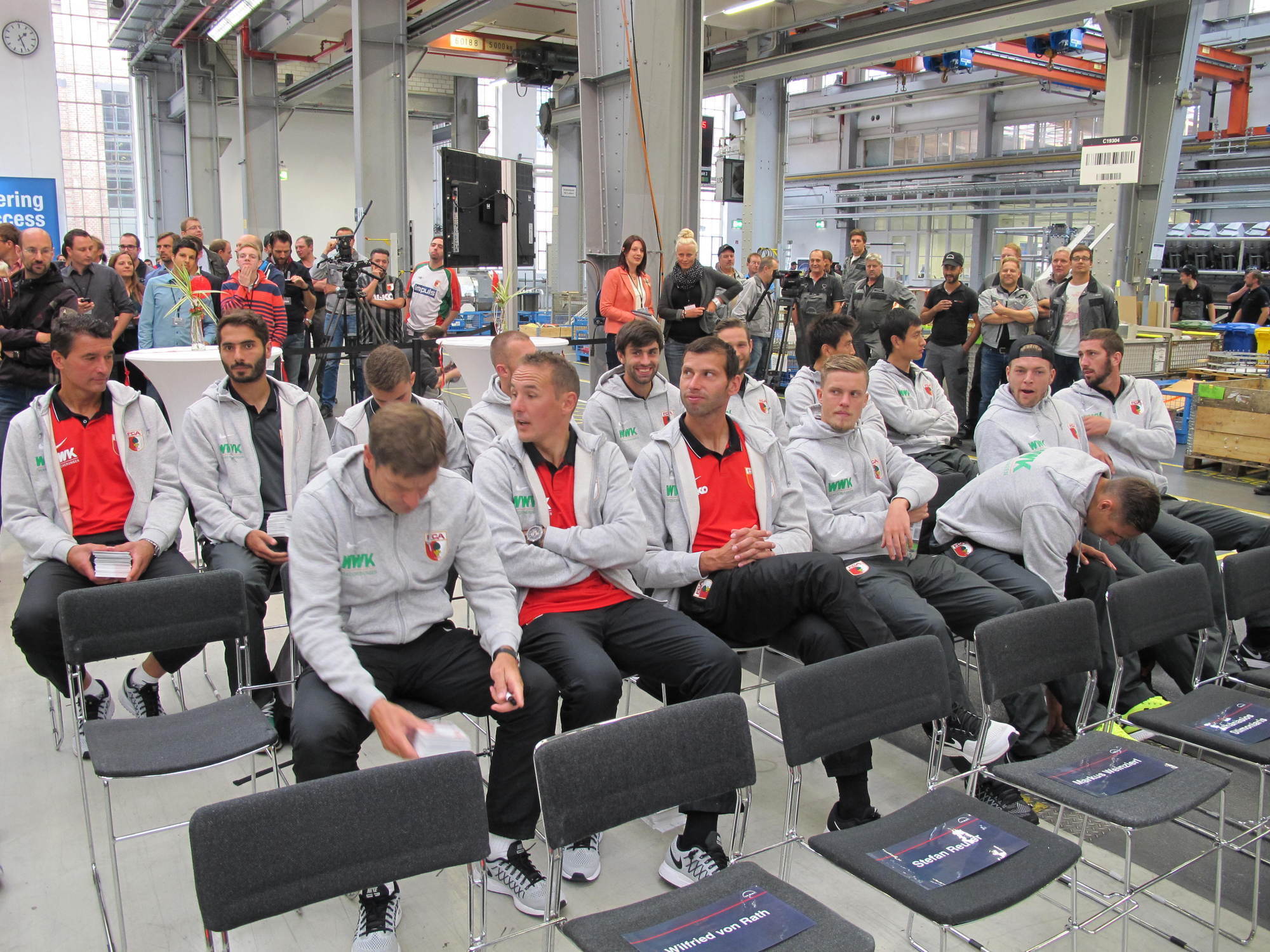 MAN stellt Mannschaftsbus für den FCA. Foto: B4B SCHWABEN