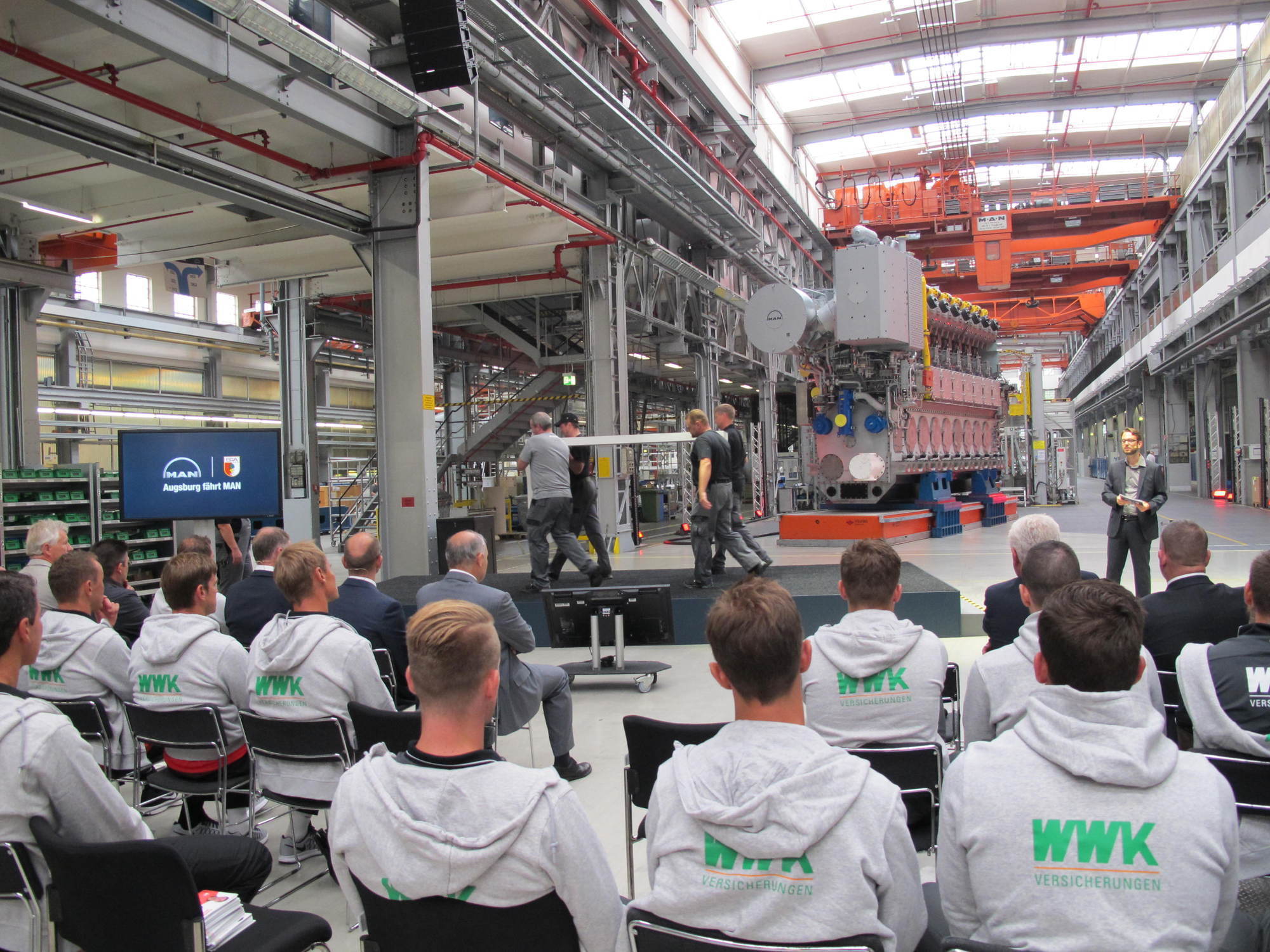 MAN stellt Mannschaftsbus für den FCA. Foto: B4B SCHWABEN