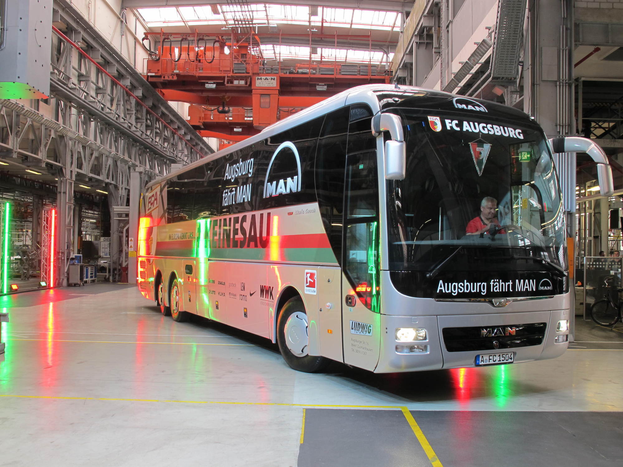 MAN stellt Mannschaftsbus für den FCA. Foto: B4B SCHWABEN