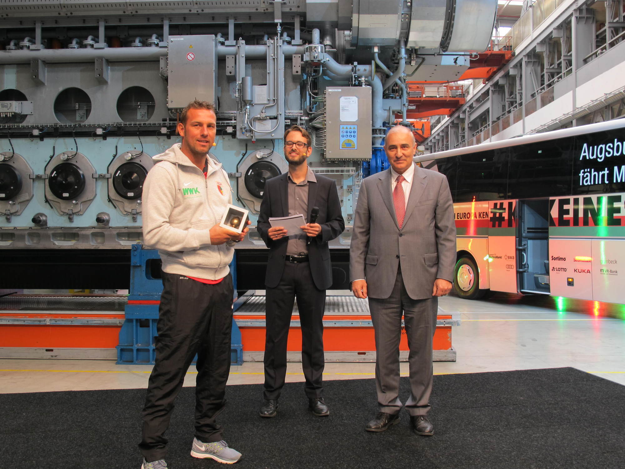 MAN stellt Mannschaftsbus für den FCA. Foto: B4B SCHWABEN