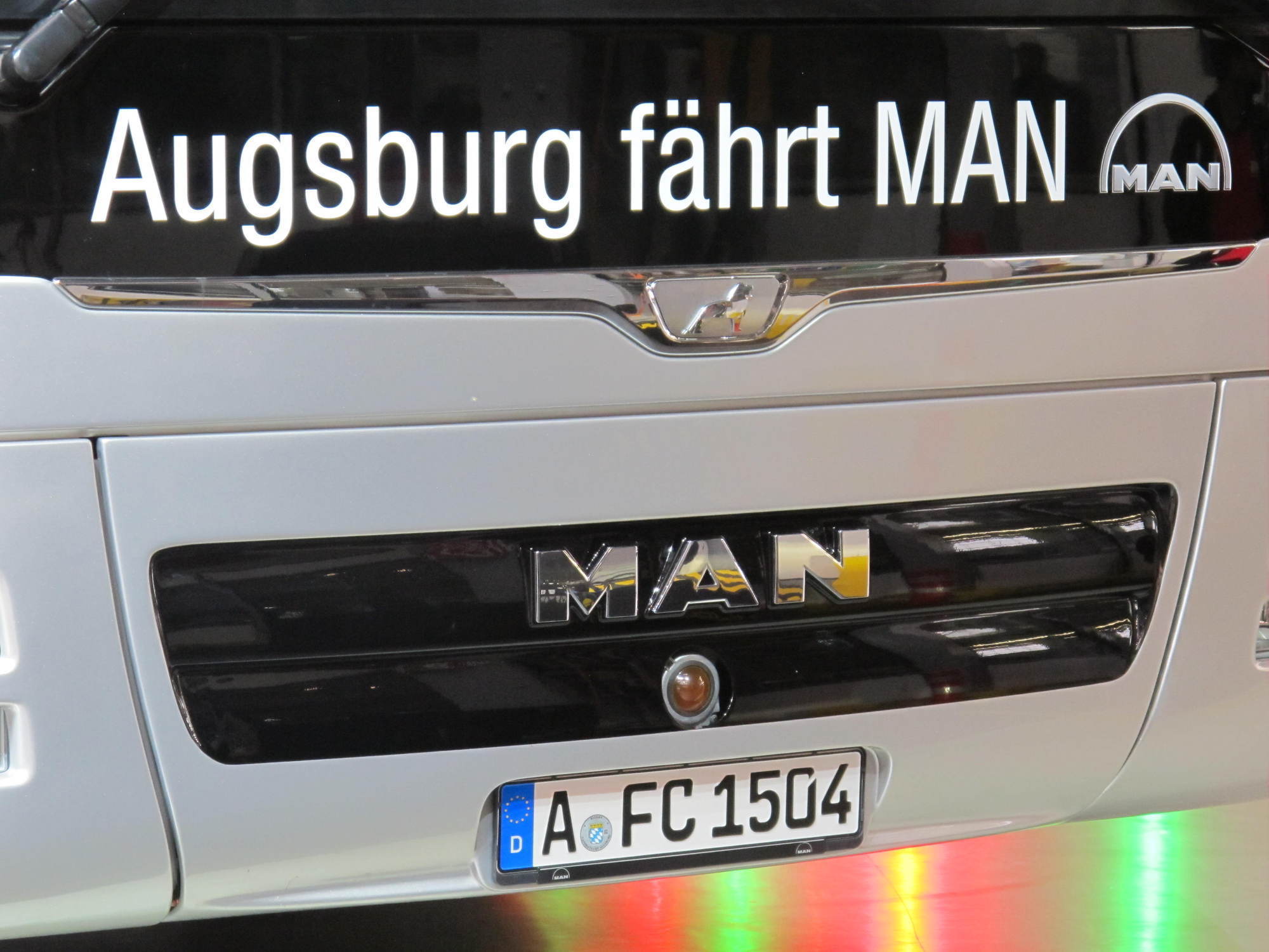 MAN stellt Mannschaftsbus für den FCA. Foto: B4B SCHWABEN