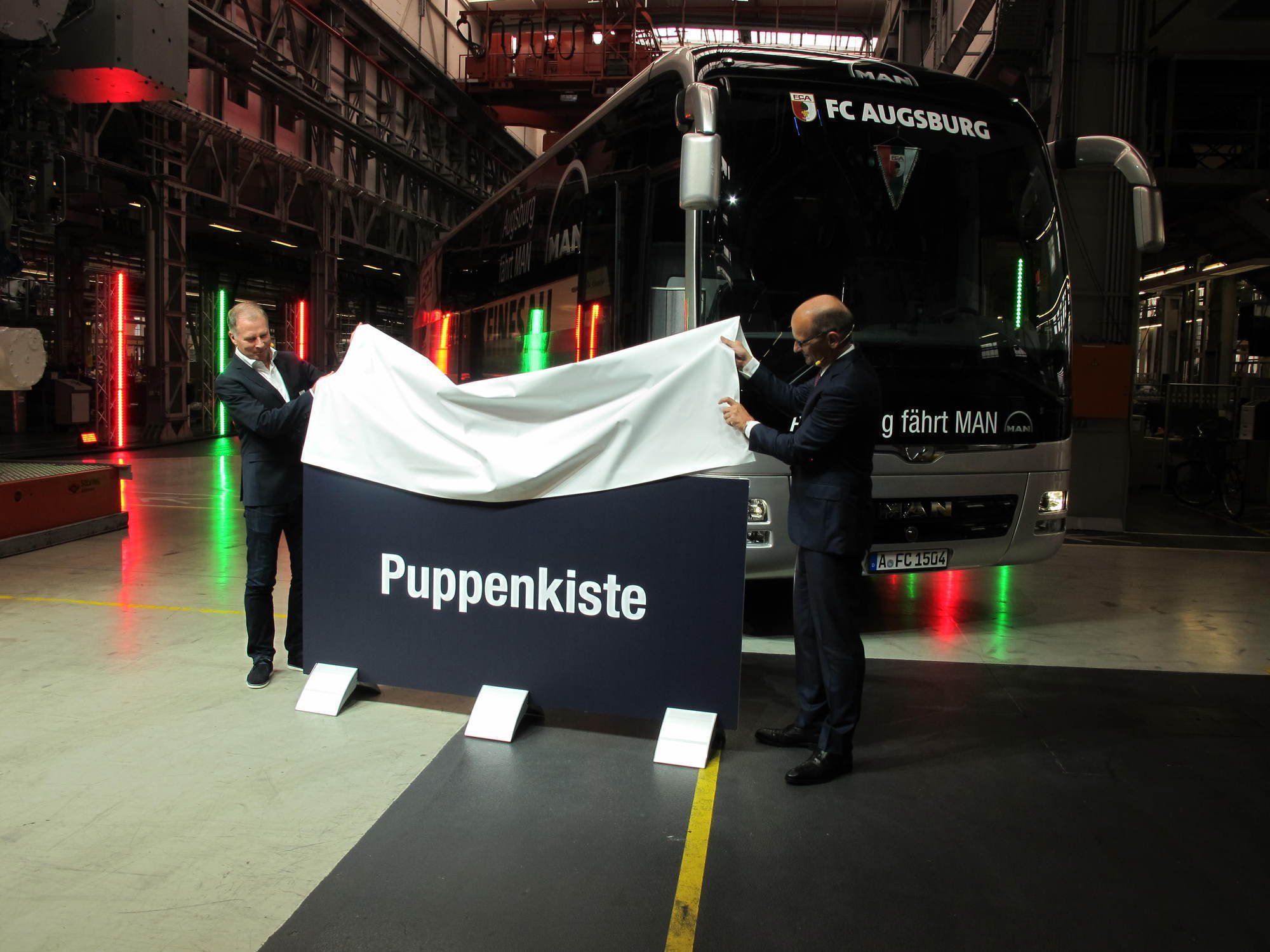 MAN stellt Mannschaftsbus für den FCA. Foto: B4B SCHWABEN