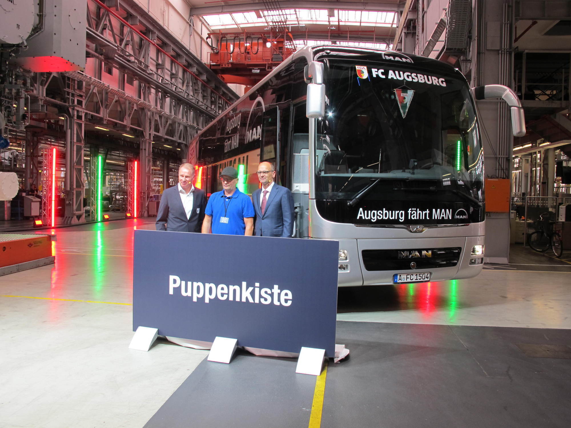 MAN stellt Mannschaftsbus für den FCA. Foto: B4B SCHWABEN