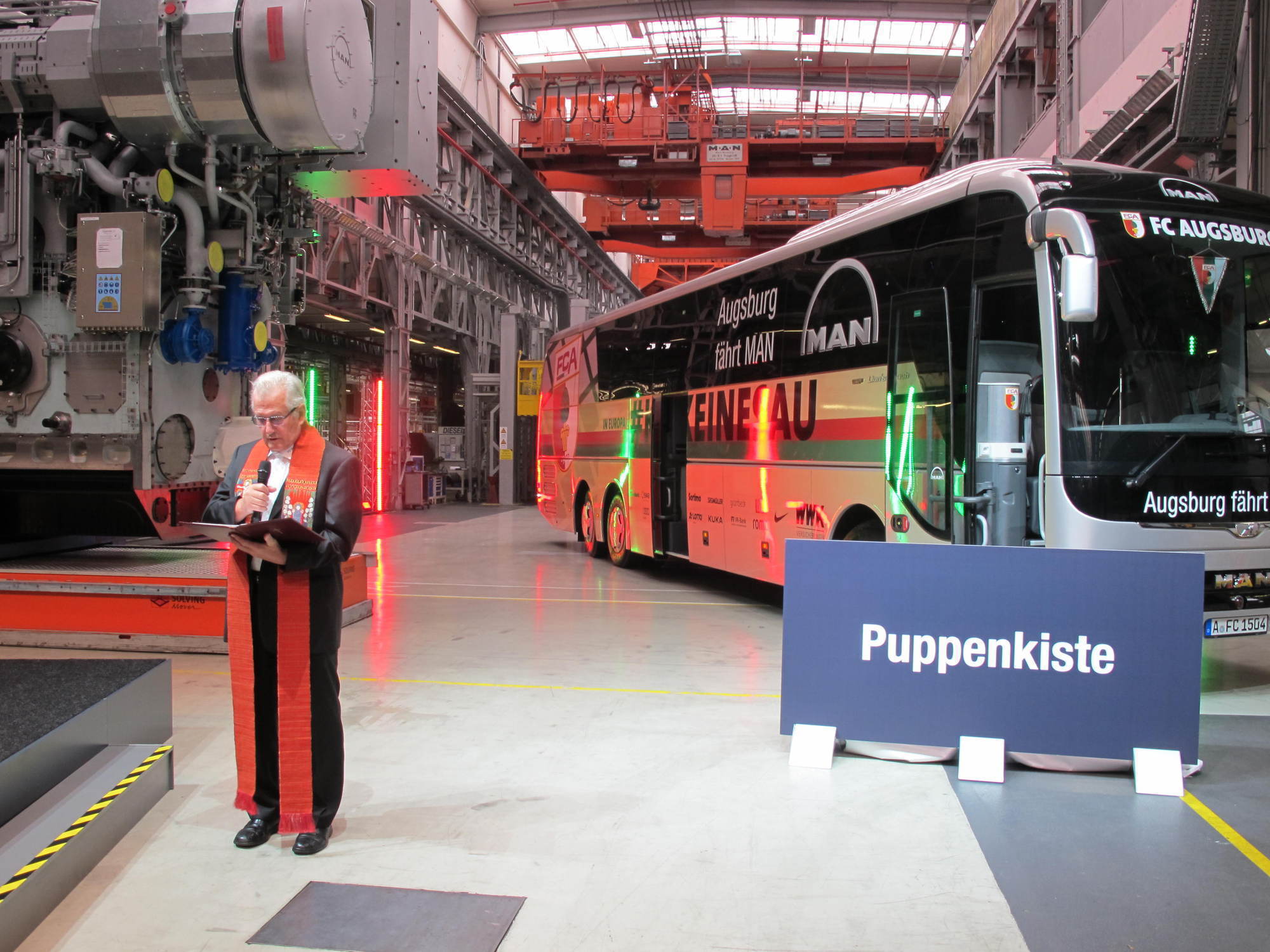 MAN stellt Mannschaftsbus für den FCA. Foto: B4B SCHWABEN