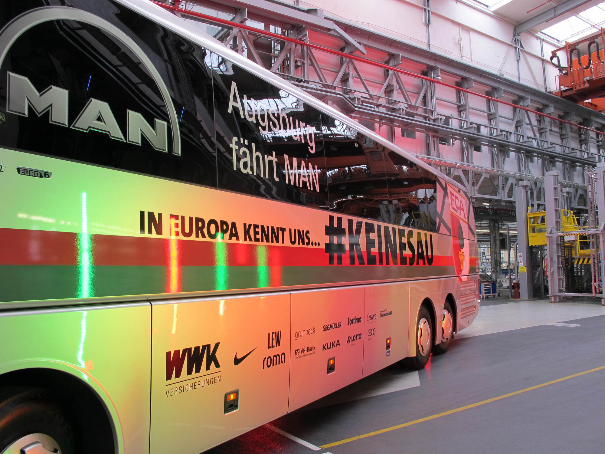 MAN stellt Mannschaftsbus für den FCA. Foto: B4B SCHWABEN