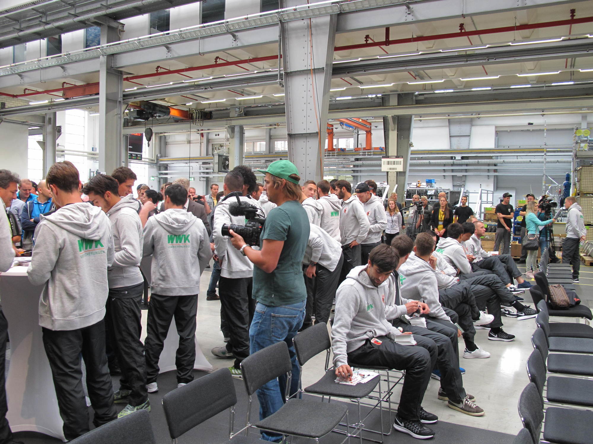 MAN stellt Mannschaftsbus für den FCA. Foto: B4B SCHWABEN