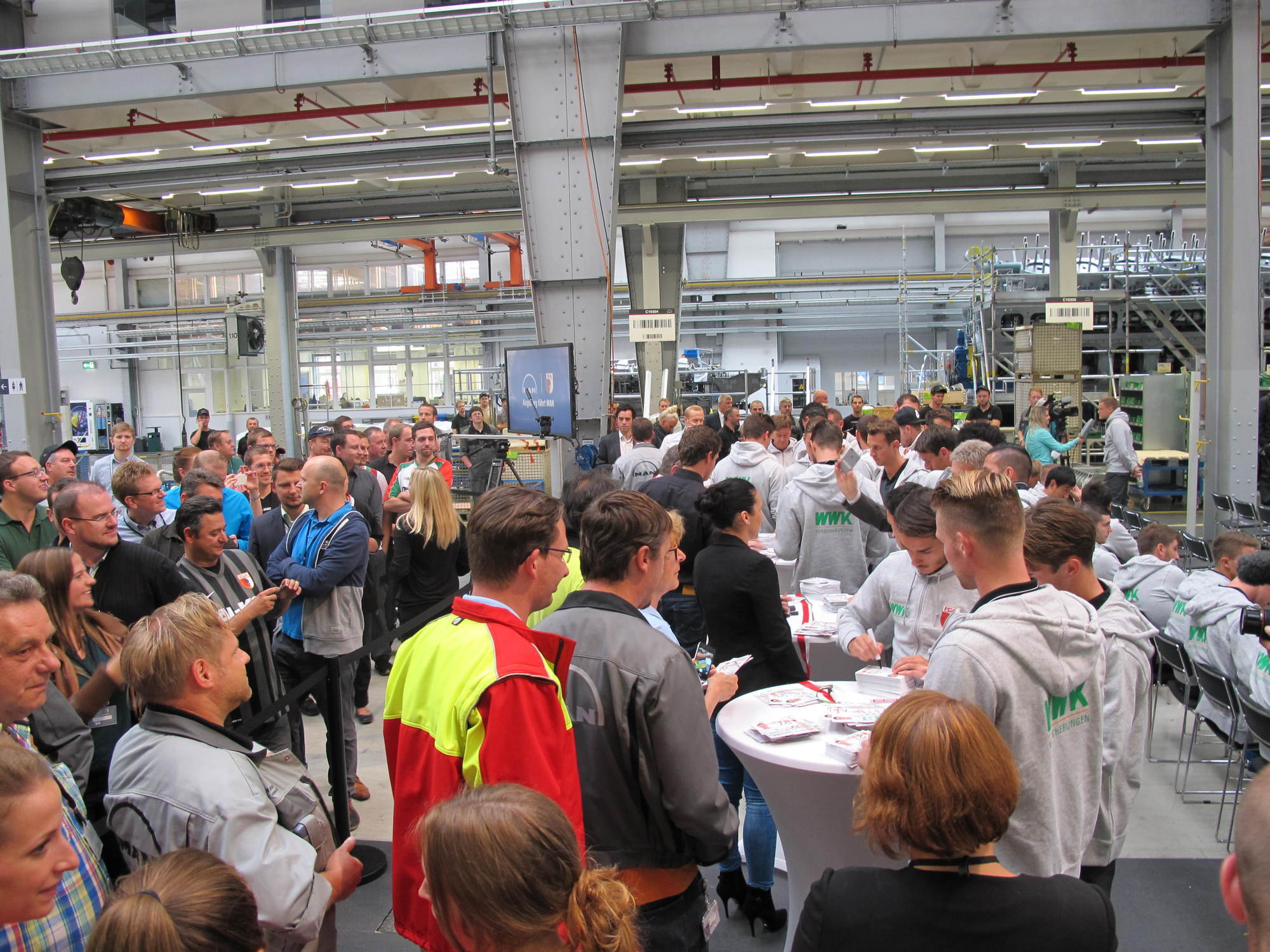 MAN stellt Mannschaftsbus für den FCA. Foto: B4B SCHWABEN