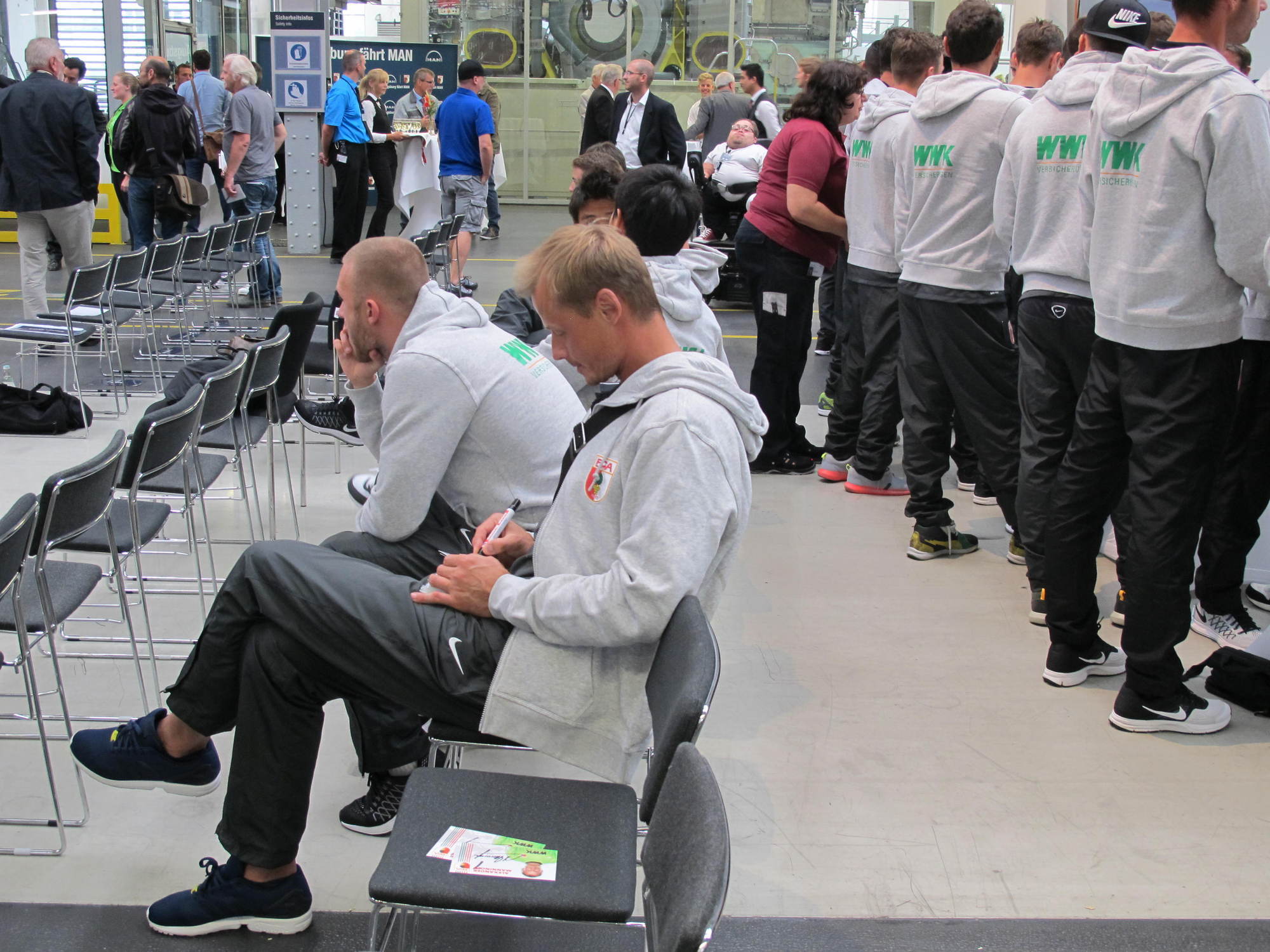 MAN stellt Mannschaftsbus für den FCA. Foto: B4B SCHWABEN