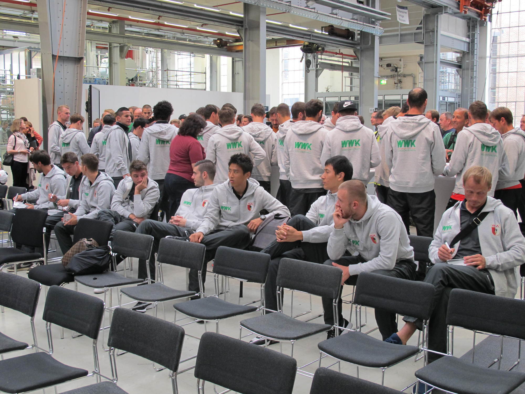 MAN stellt Mannschaftsbus für den FCA. Foto: B4B SCHWABEN
