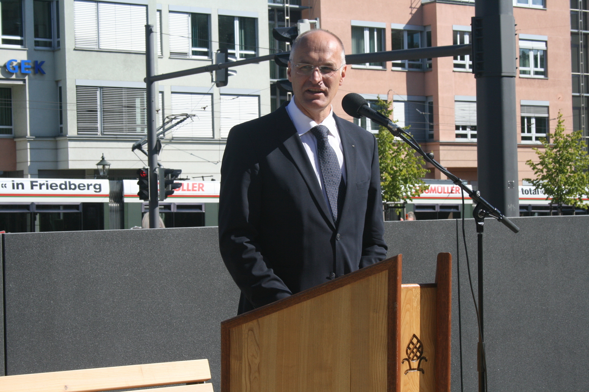 Der neue Quartiersplatz am Theodor-Heuss-Platz lädt Jung und Alt ein. Foto: B4B SCHWABEN