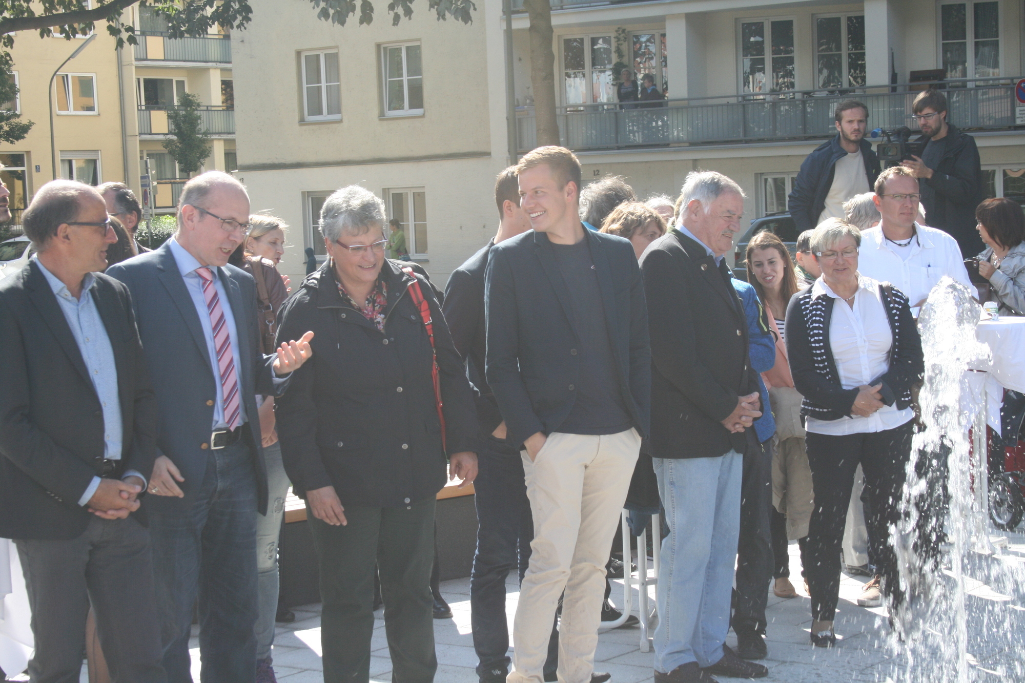 Der neue Quartiersplatz am Theodor-Heuss-Platz lädt Jung und Alt ein. Foto: B4B SCHWABEN