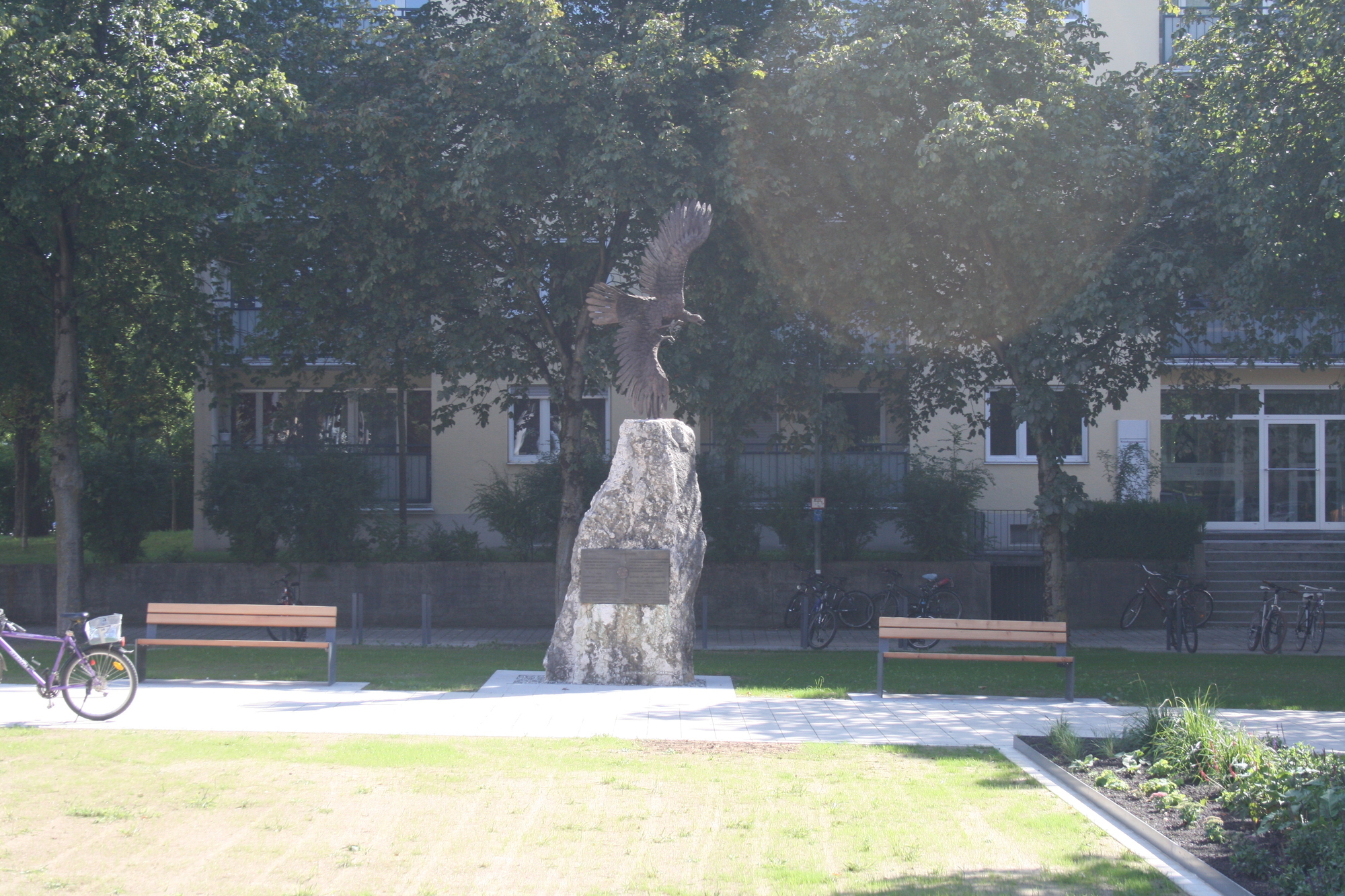 Der neue Quartiersplatz am Theodor-Heuss-Platz lädt Jung und Alt ein. Foto: B4B SCHWABEN
