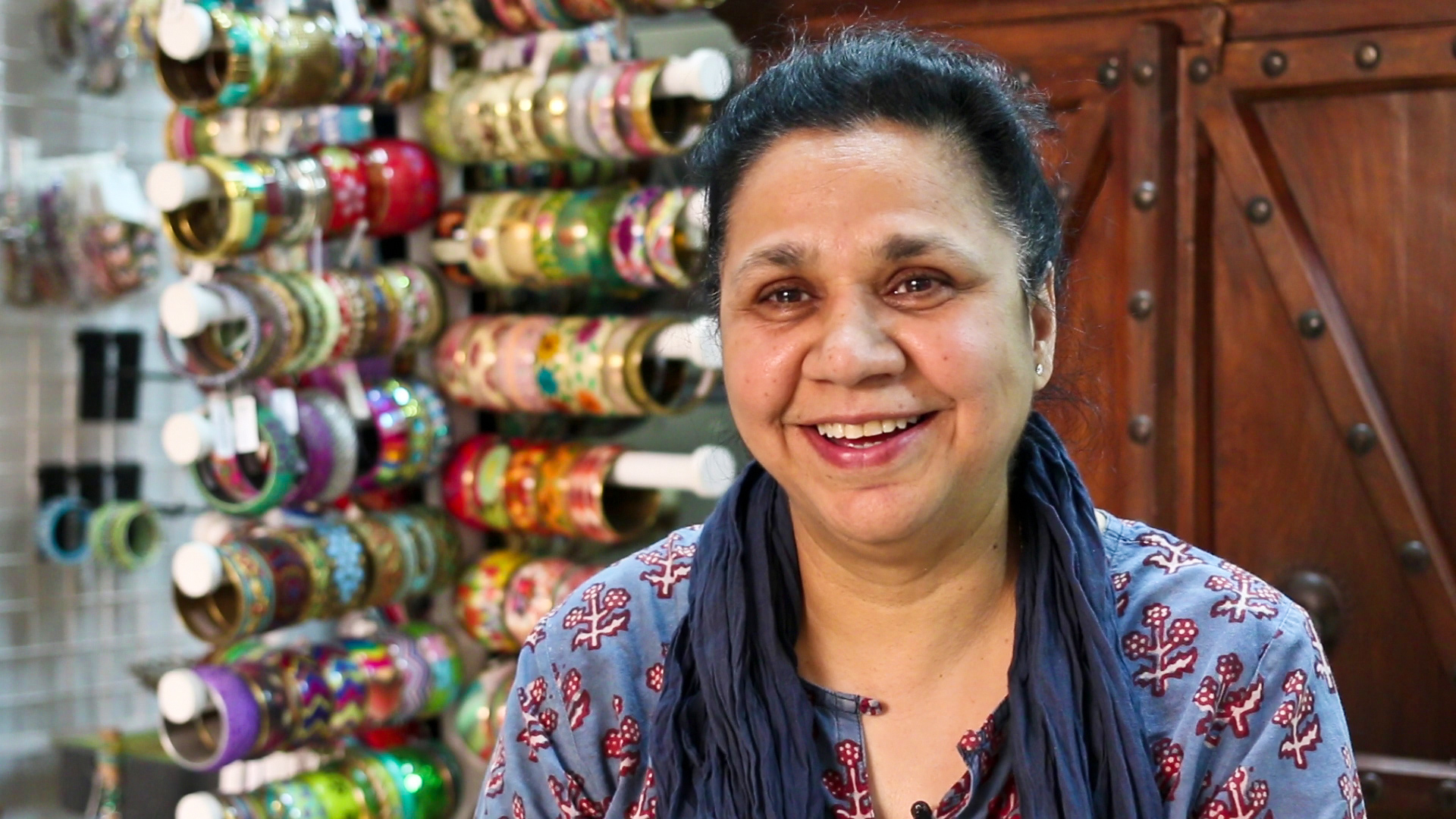 Moon Sharma von Tara Projects erklärt was Fairer Handel in der "Dritten Welt" bewirkt. Foto: Werkstatt Solidarische Welt e.V.