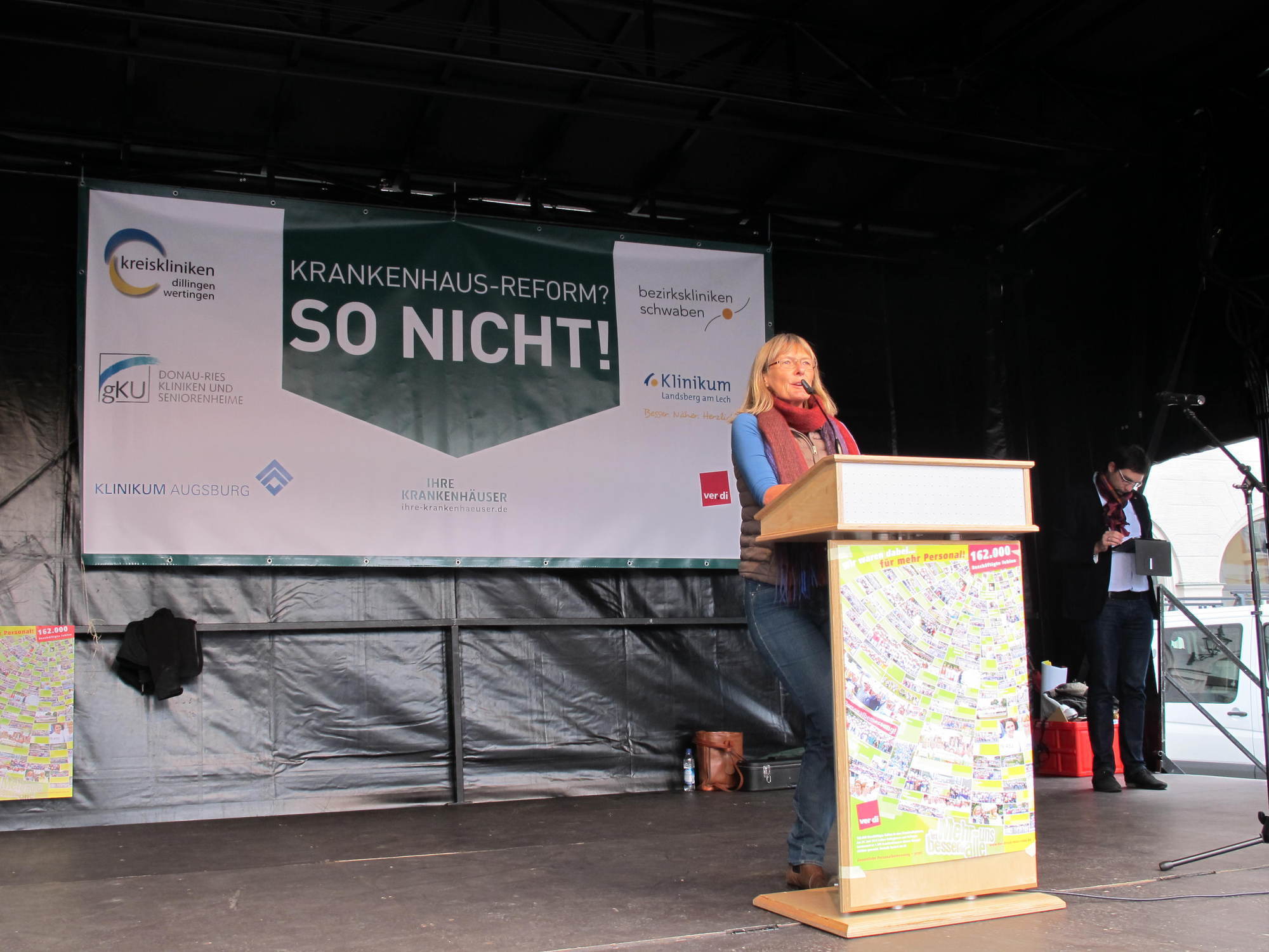 Krankenhausmitarbeiter, OB Dr. Gribl, Schmidtke, Schwering und Jagel gehen gegen das KHSG auf die Straße. Foto: B4B SCHWABEN