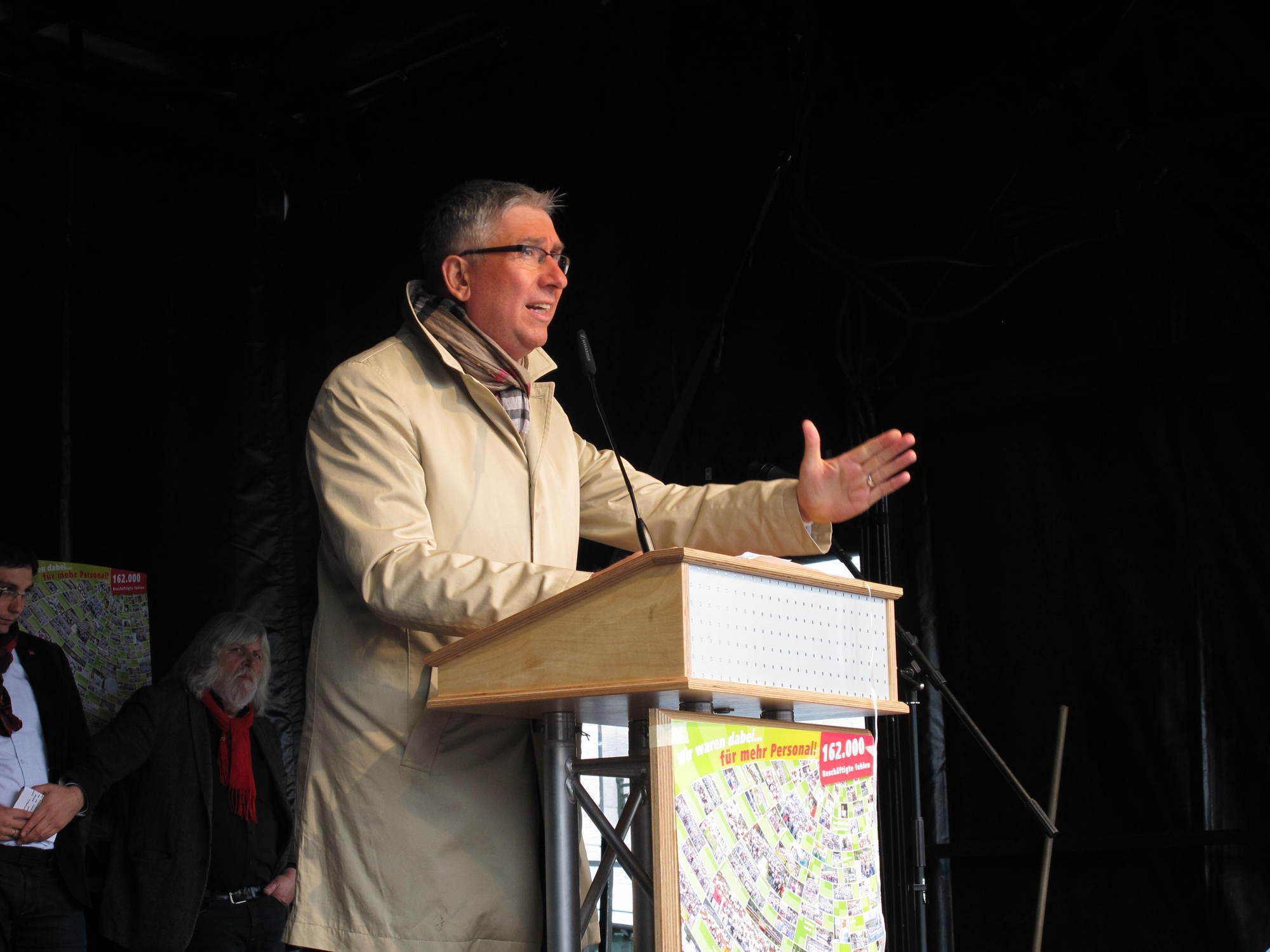 Krankenhausmitarbeiter, OB Dr. Gribl, Schmidtke, Schwering und Jagel gehen gegen das KHSG auf die Straße. Foto: B4B SCHWABEN