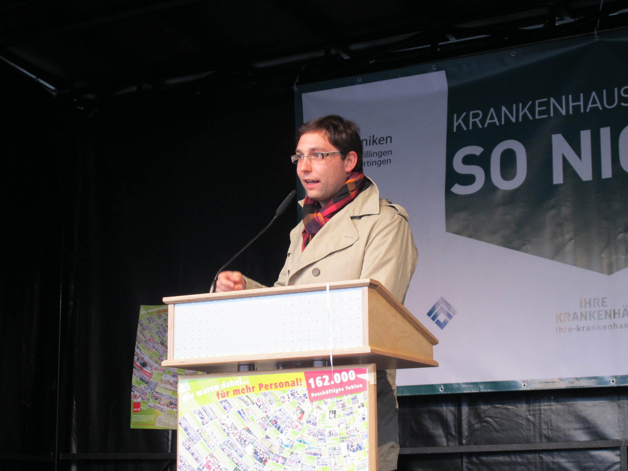 Krankenhausmitarbeiter, OB Dr. Gribl, Schmidtke, Schwering und Jagel gehen gegen das KHSG auf die Straße. Foto: B4B SCHWABEN