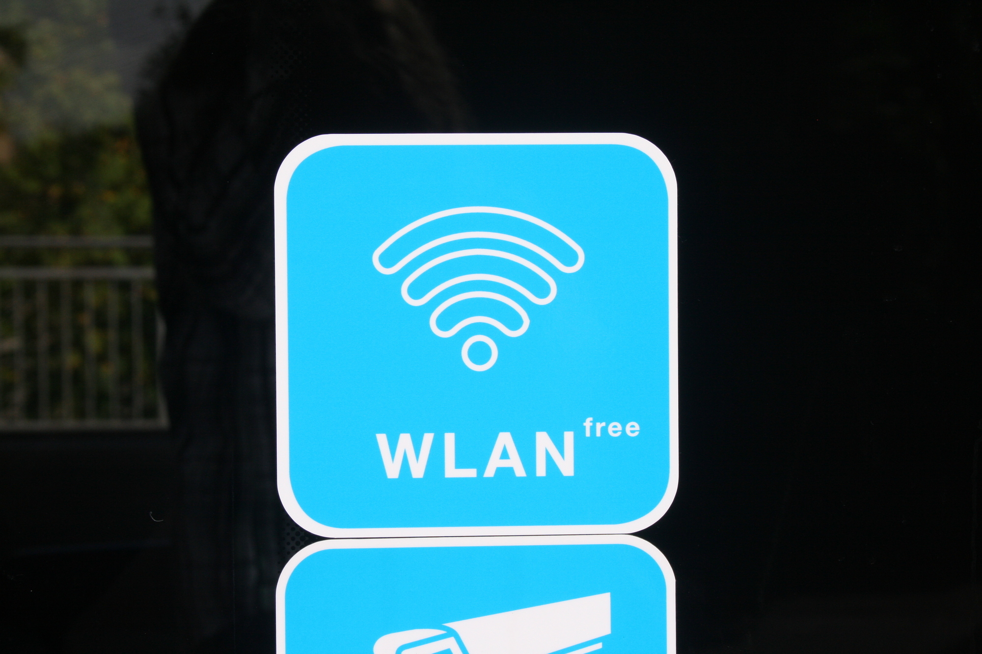 Dr. Walter Casazza bei der Inbetriebnahme des WLAN in den Bussen der swa. Foto: B4B SCHWABEN