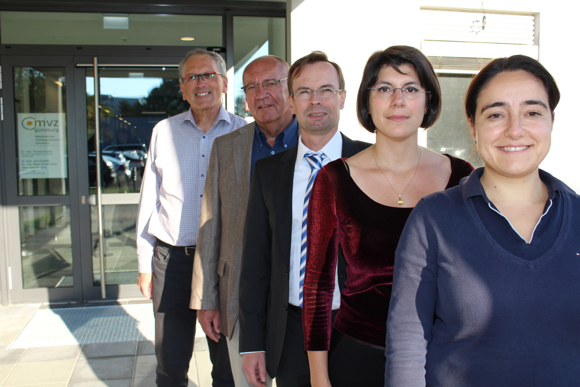 Thomas Endroes, Klaus Seitz, Jens Engelke, Marie Schuler-Ortoli, Maria Teresa Petro: die MVZ-Ärzte.Foto:Bezirkskliniken Schwaben