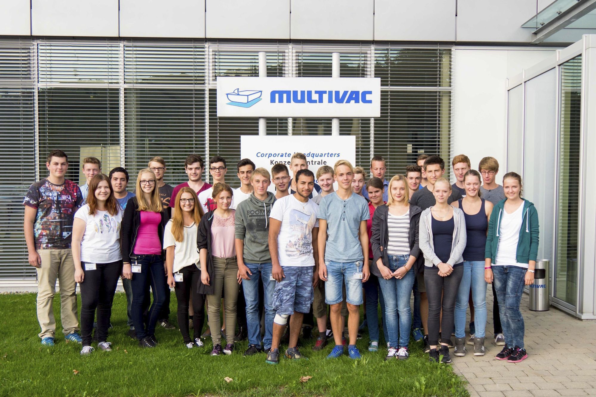 MULTIVAC begrüßt 29 neue Auszubildende in Wolfertschwenden. Foto: MULTIVAC