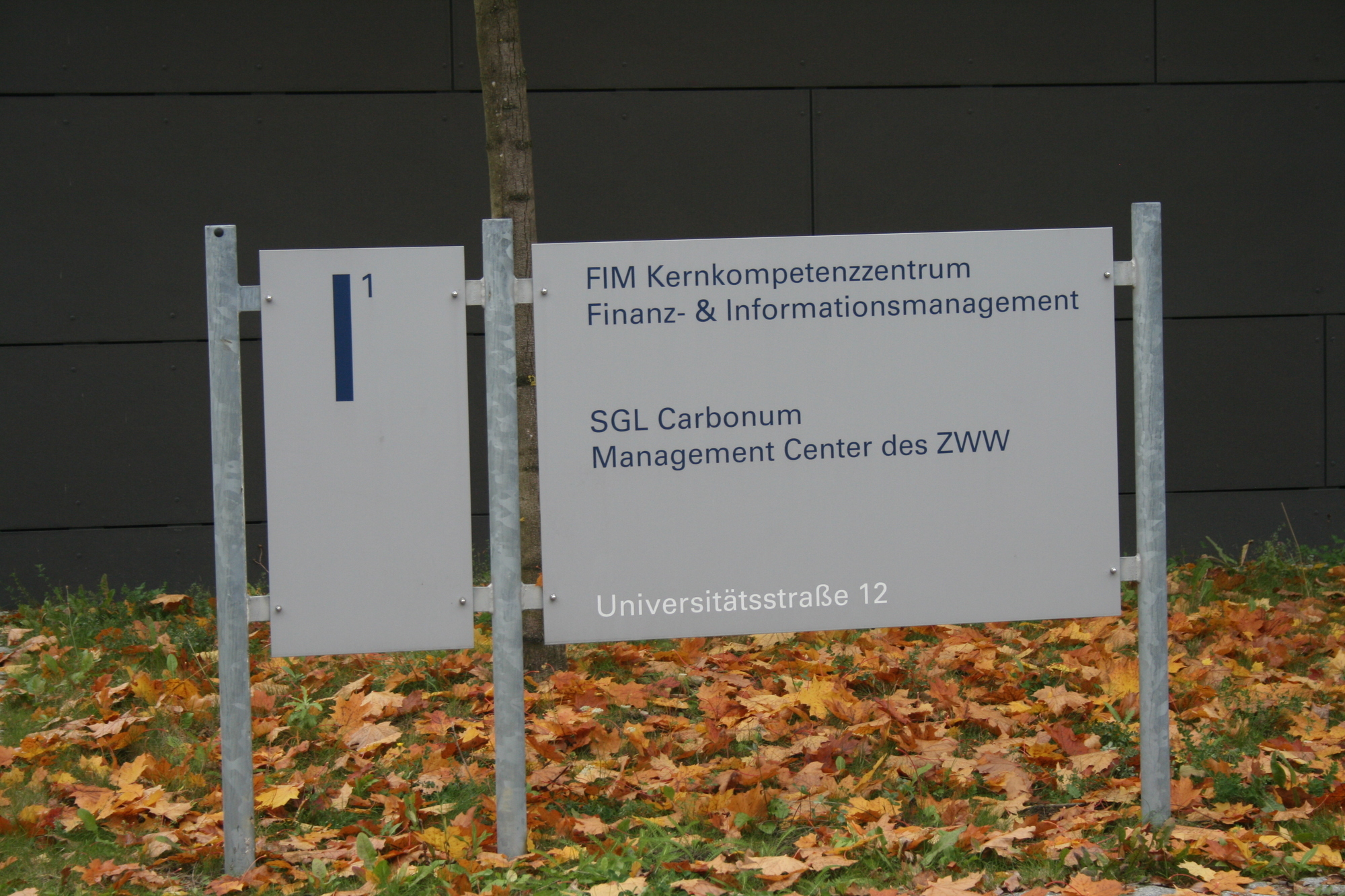 Am 15. Oktober 2015 wurde der Vertrag für die neue Kooperation des ZWW mit PATRIZIA unterzeichnet. Foto: B4B SCHWABEN