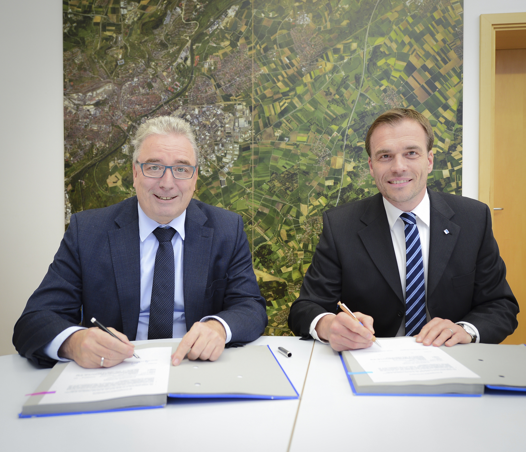 Neu-Ulms OB Gerold Noerenberg und SWU-Vertriebsleiter Marcus Deutenberg. Foto: SWU