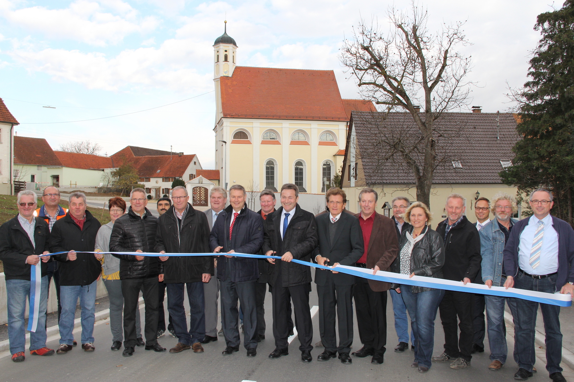 Die neue Ortsdurchfahrt in Stillnau wurde für den Verkehr freigegeben. Foto: LRA Dillingen a.d.Donau