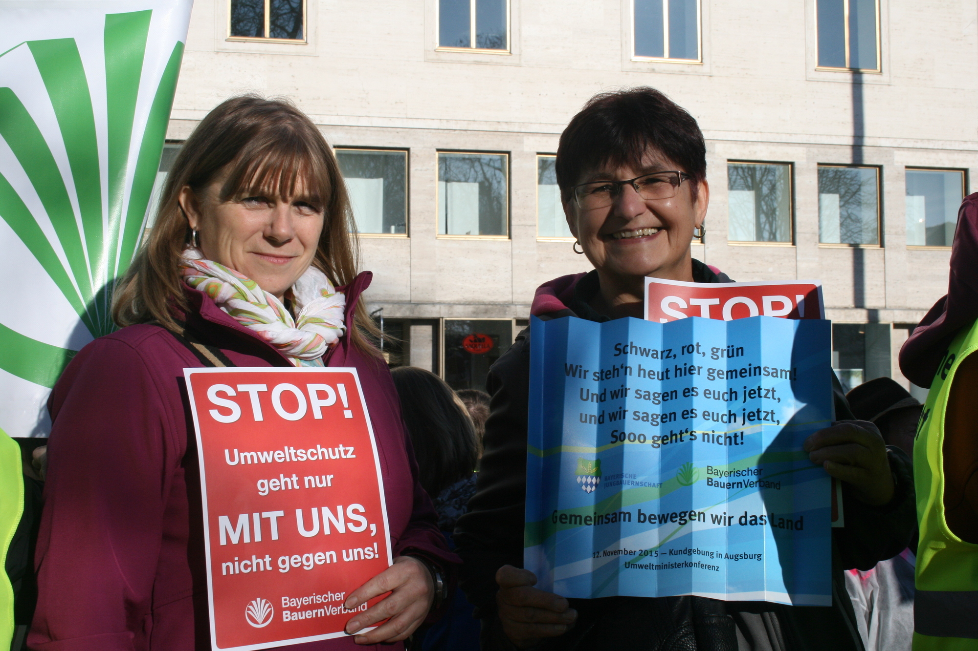 Hunderte Bayerische Landwirte demonstrieren am 12. November in der Augsburger Innenstadt. Foto: B4B WIRTSCHAFTSLEBEN SCHWABEN