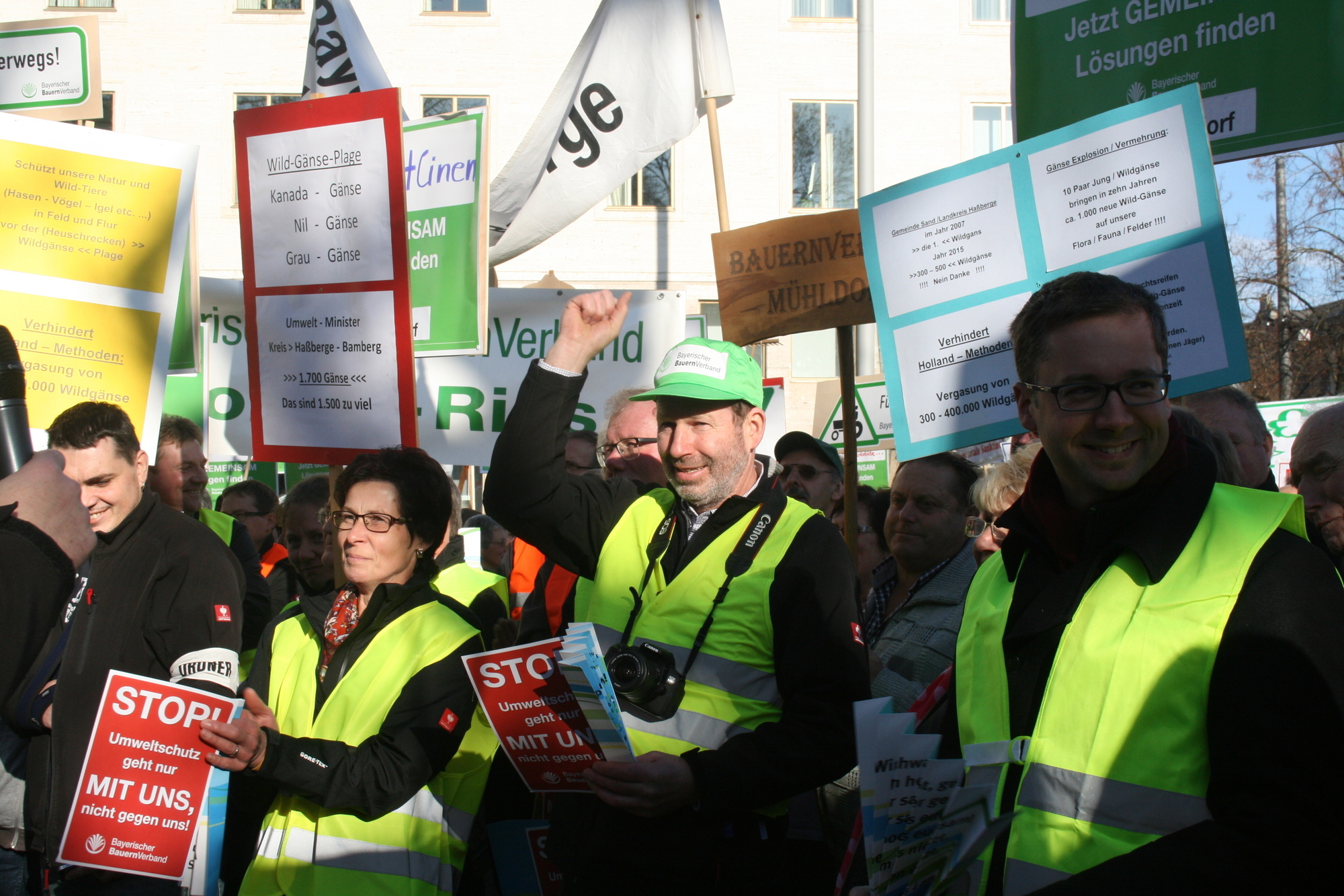 Hunderte Bayerische Landwirte demonstrieren am 12. November in der Augsburger Innenstadt. Foto: B4B WIRTSCHAFTSLEBEN SCHWABEN