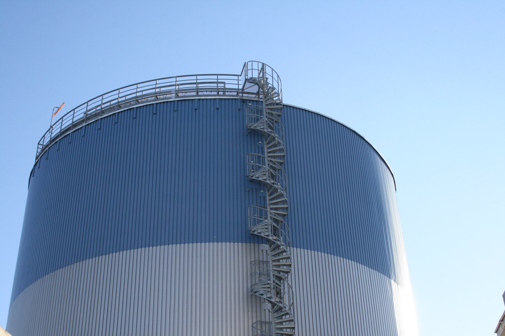 Die Power-to-Heat-Anlage der swa stabilisiert das Stromnetz. Foto: B4B WIRTSCHAFTSLEBEN SCHWABEN