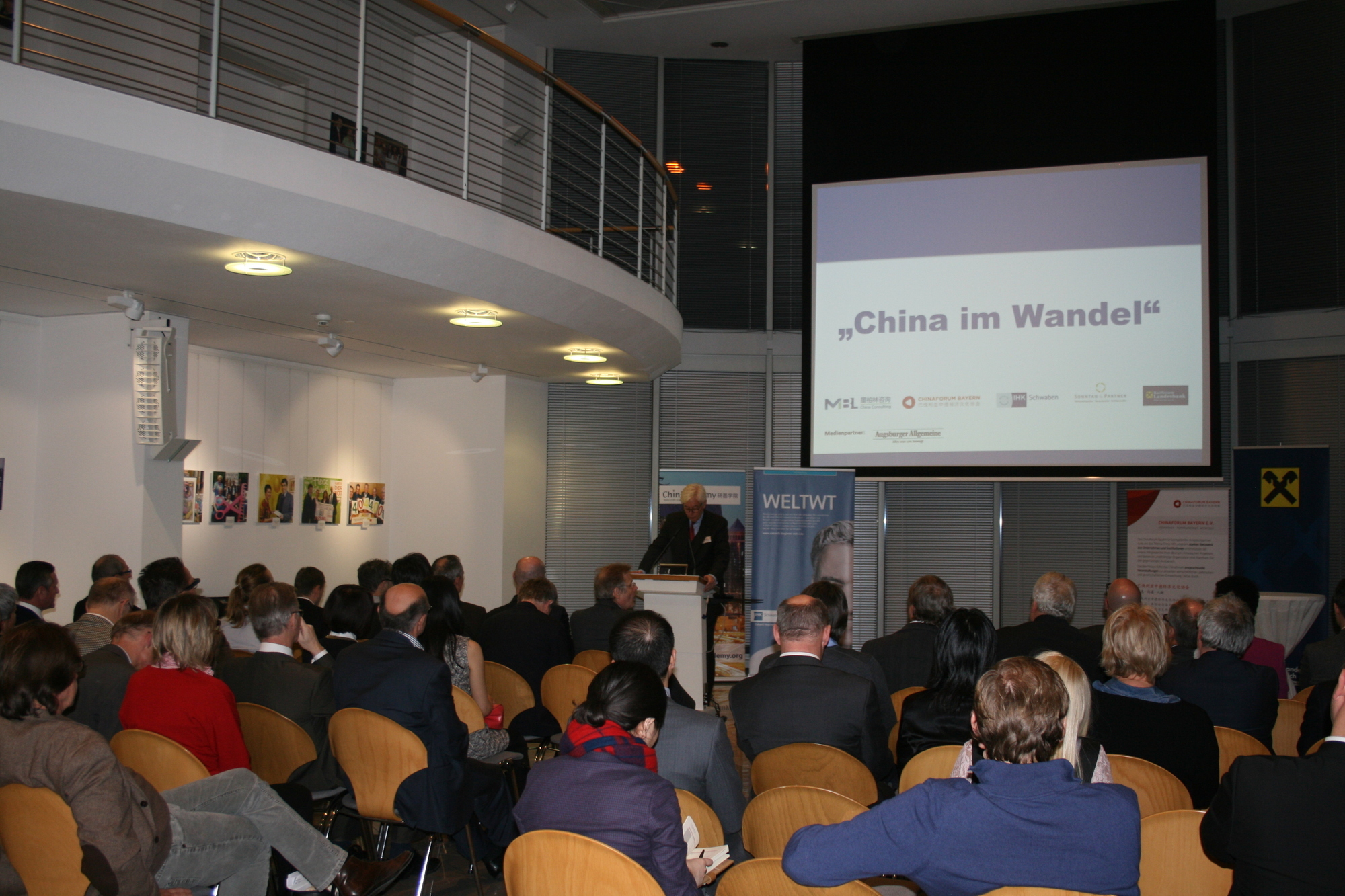„China im Wandel“ fand am 30. November im Foyer des Medienzentrums der Augsburger Allgemeinen statt. Foto: B4B SCHWABEN