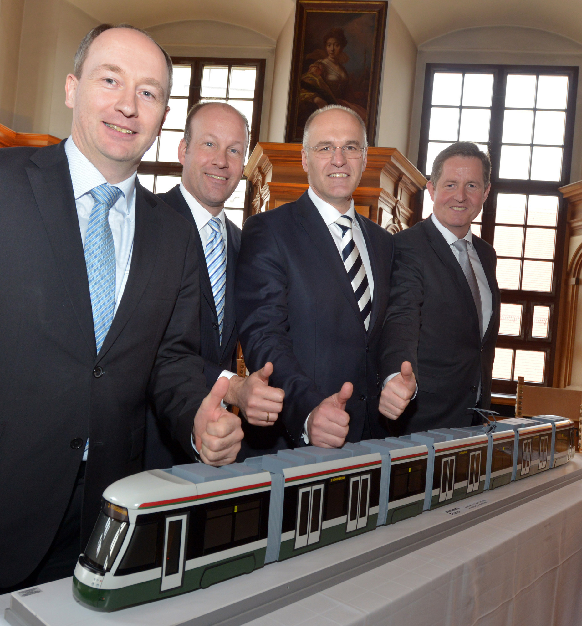 Bgm. Franz Feigl, Landrat Martin Sailer, OB Dr. Kurt Grib, swa-Geschäftsführer Dr. Walter Casazza. Foto: swa/Thomas Hosemann