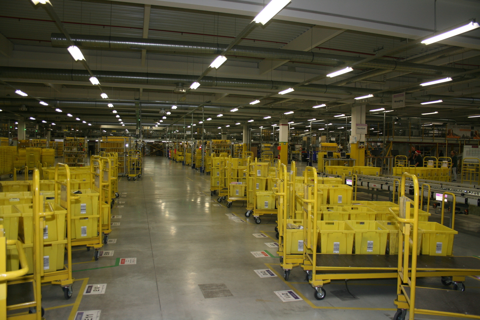 Ein Blick hinter die Kulissen am Amazon Standort in Graben. Foto: B4B WIRTSCHAFTSLEBEN SCHWABEN