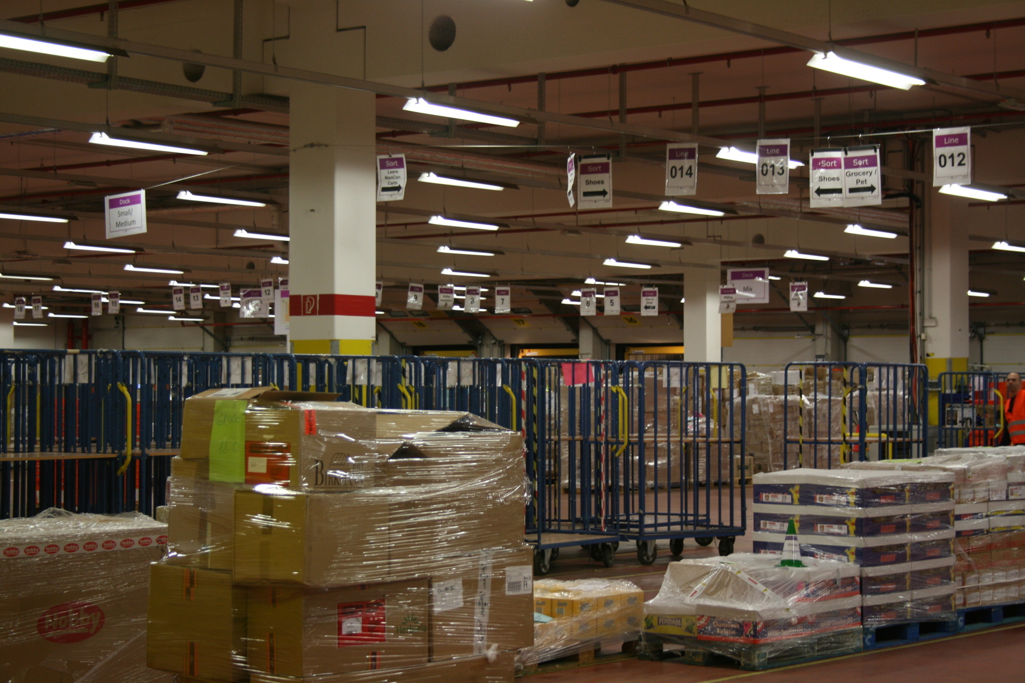 Ein Blick hinter die Kulissen am Amazon Standort in Graben. Foto: B4B WIRTSCHAFTSLEBEN SCHWABEN