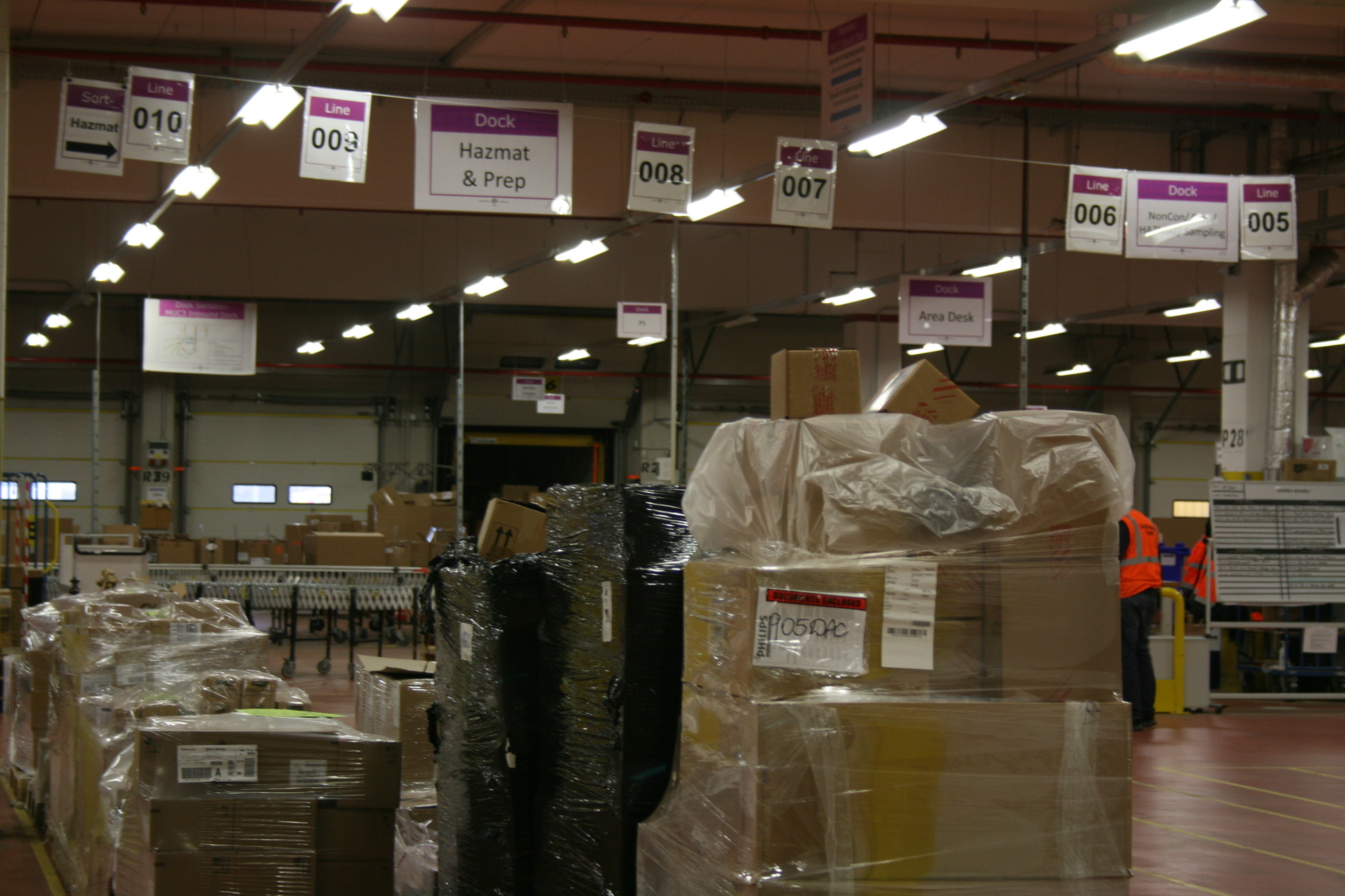 Ein Blick hinter die Kulissen am Amazon Standort in Graben. Foto: B4B WIRTSCHAFTSLEBEN SCHWABEN