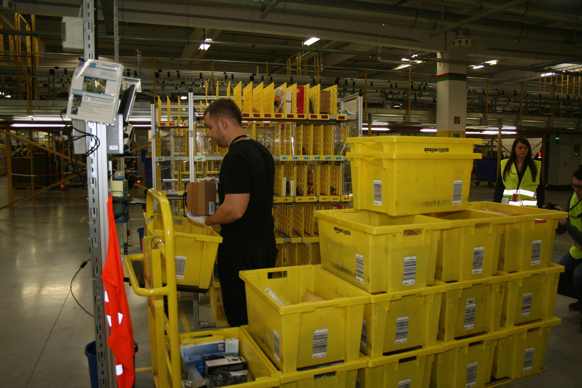 Ein Blick hinter die Kulissen am Amazon Standort in Graben. Foto: B4B WIRTSCHAFTSLEBEN SCHWABEN