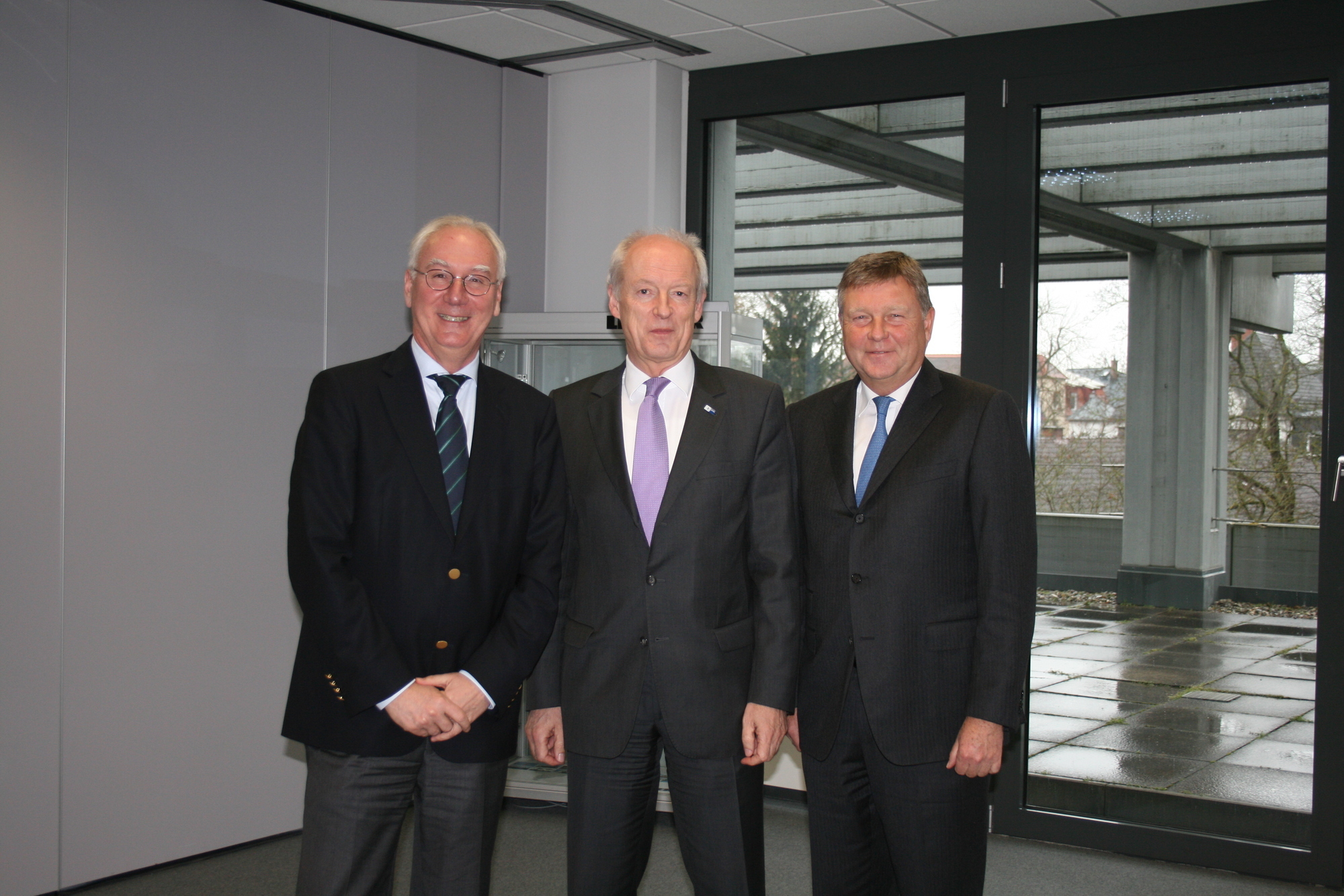 Saalfrank (IHK Schwaben), Driessen (IHK München und Oberbayern) und Prof. Dr. Finkbeiner (IHK Schwaben). Foto: B4B SCHWABEN