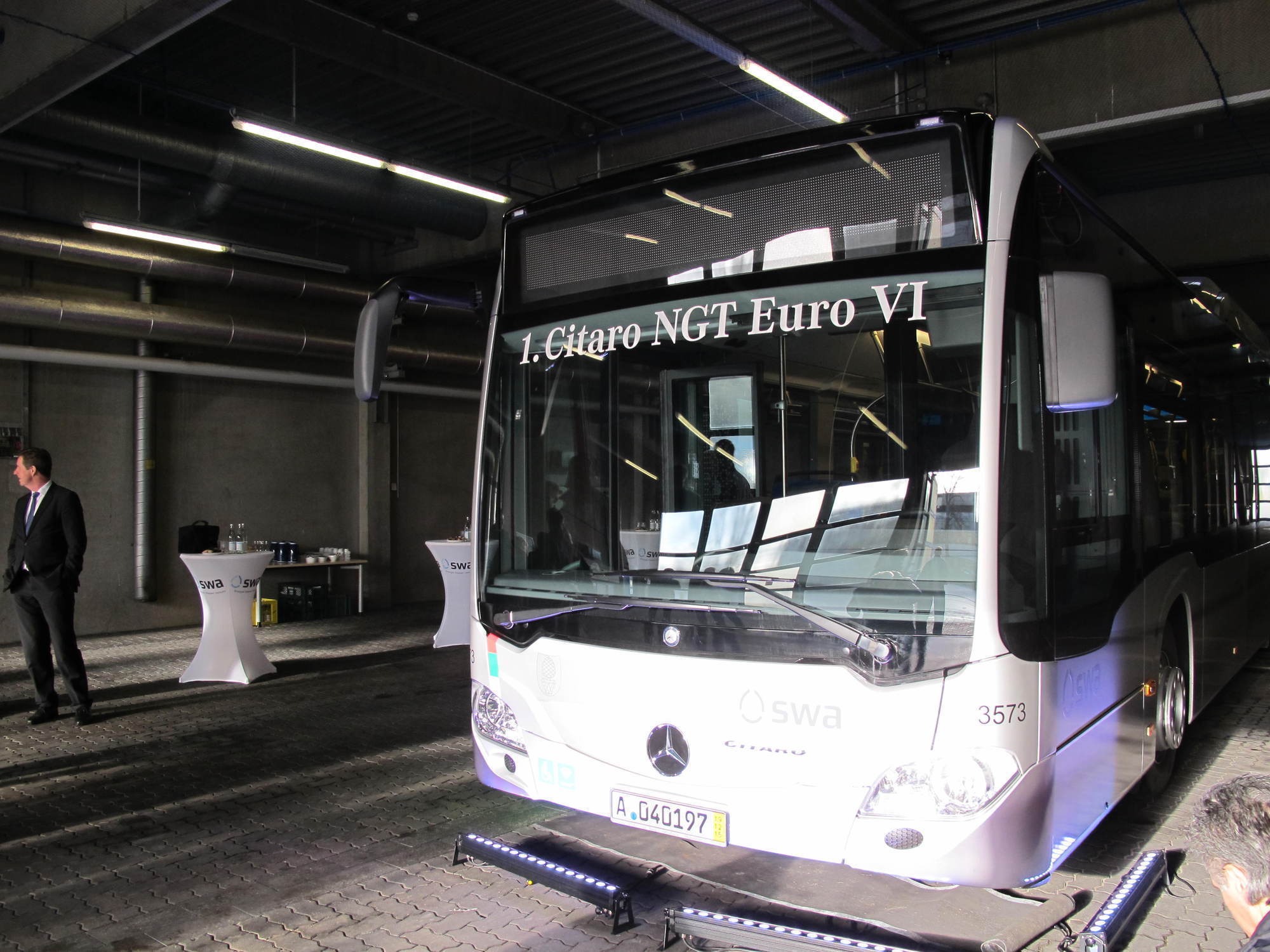 Der neue Erdgasbus von Mercedes geht ab 2016 für die swa in Betrieb. Foto: B4B WIRTSCHAFTSLEBEN SCHWABEN