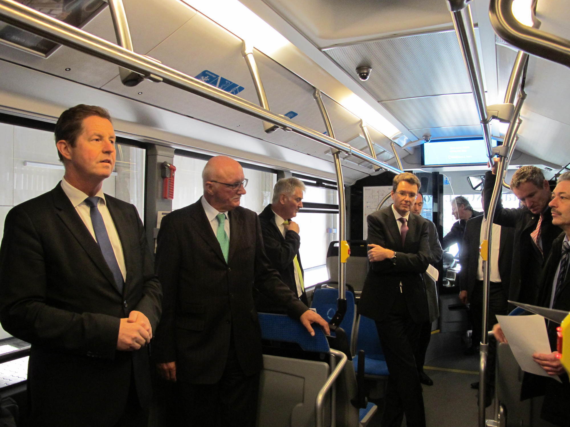 Der neue Erdgasbus von Mercedes geht ab 2016 für die swa in Betrieb. Foto: B4B WIRTSCHAFTSLEBEN SCHWABEN