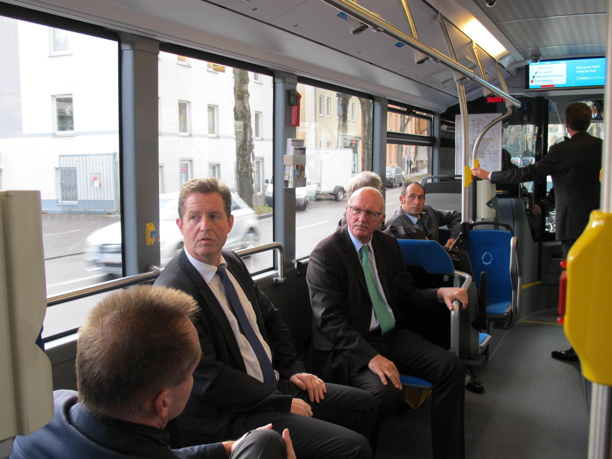 Der neue Erdgasbus von Mercedes geht ab 2016 für die swa in Betrieb. Foto: B4B WIRTSCHAFTSLEBEN SCHWABEN